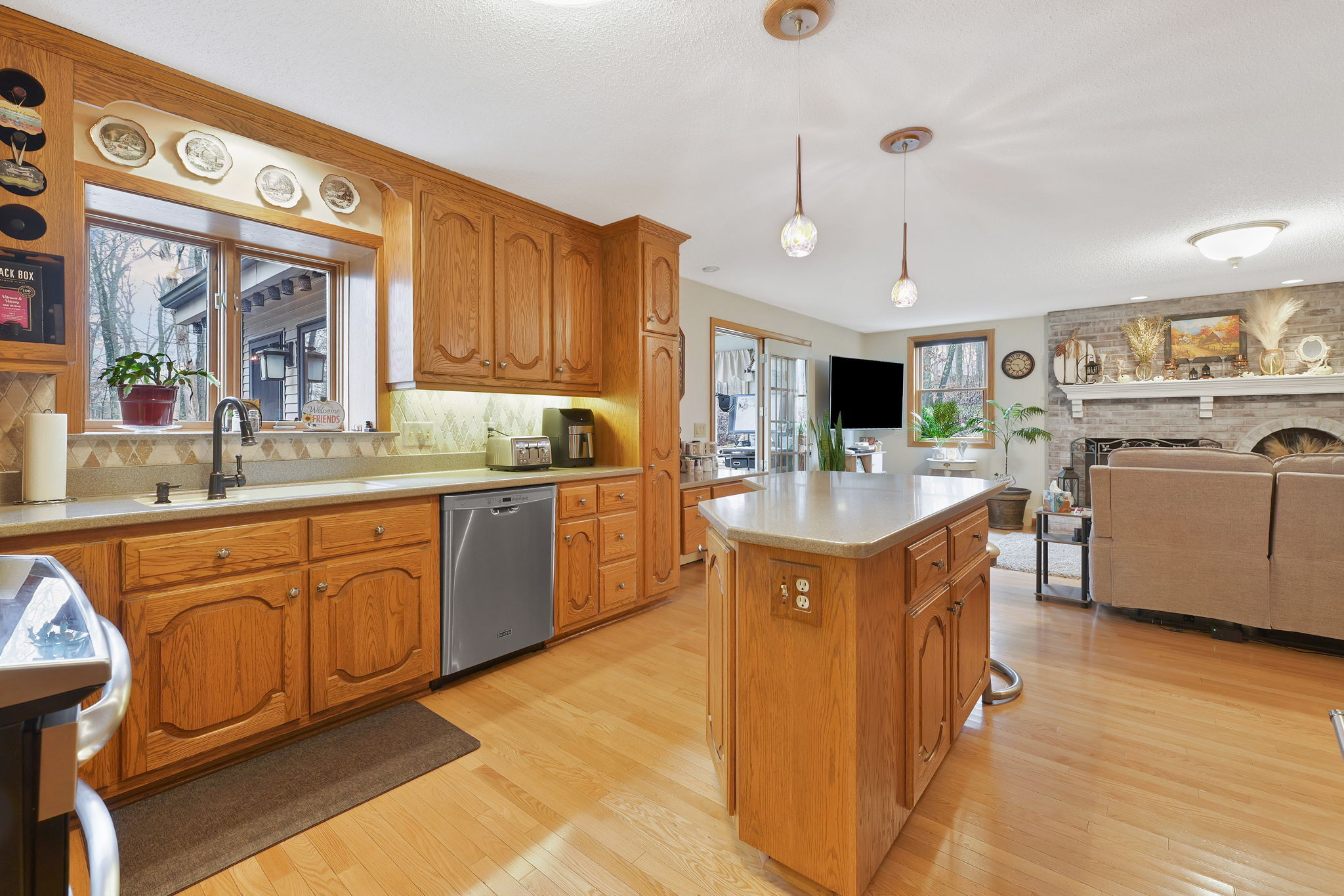 Tolland, Connecticut, 06084, United States, 3 Bedrooms Bedrooms, ,3 BathroomsBathrooms,Residential,For Sale,1993316