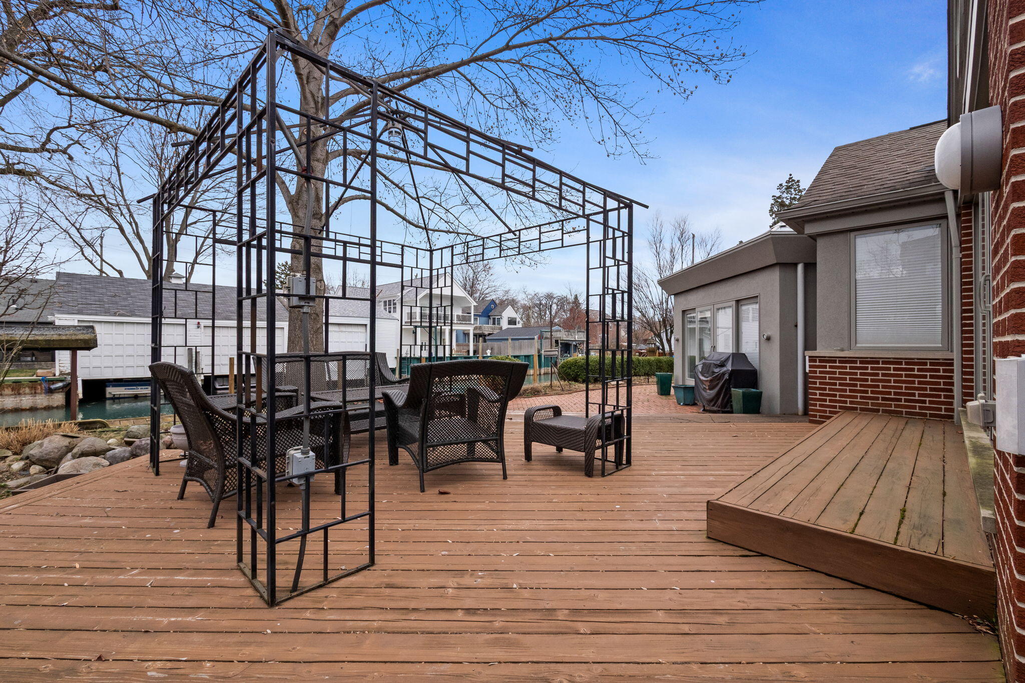 Detroit, Michigan, 48215, United States, 3 Bedrooms Bedrooms, ,4 BathroomsBathrooms,Residential,For Sale,1924310