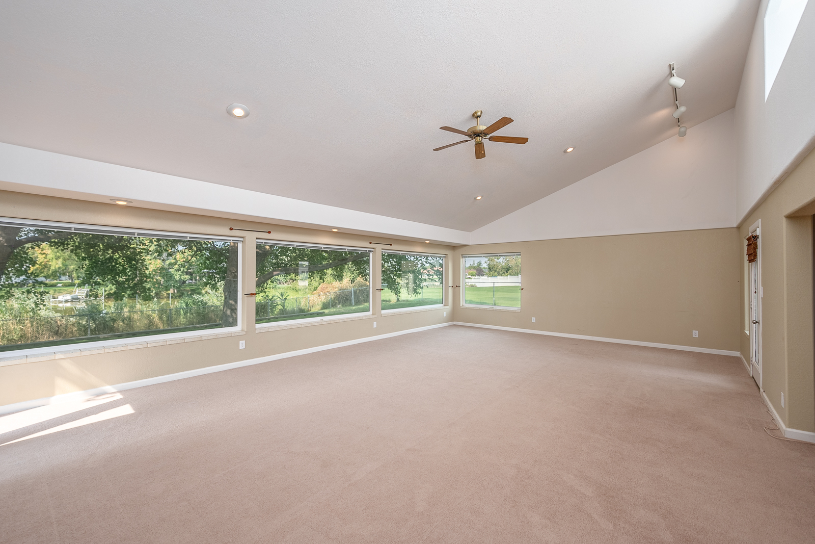 Moses Lake, Washington, 98837, United States, 3 Bedrooms Bedrooms, ,2 BathroomsBathrooms,Residential,For Sale,1915688