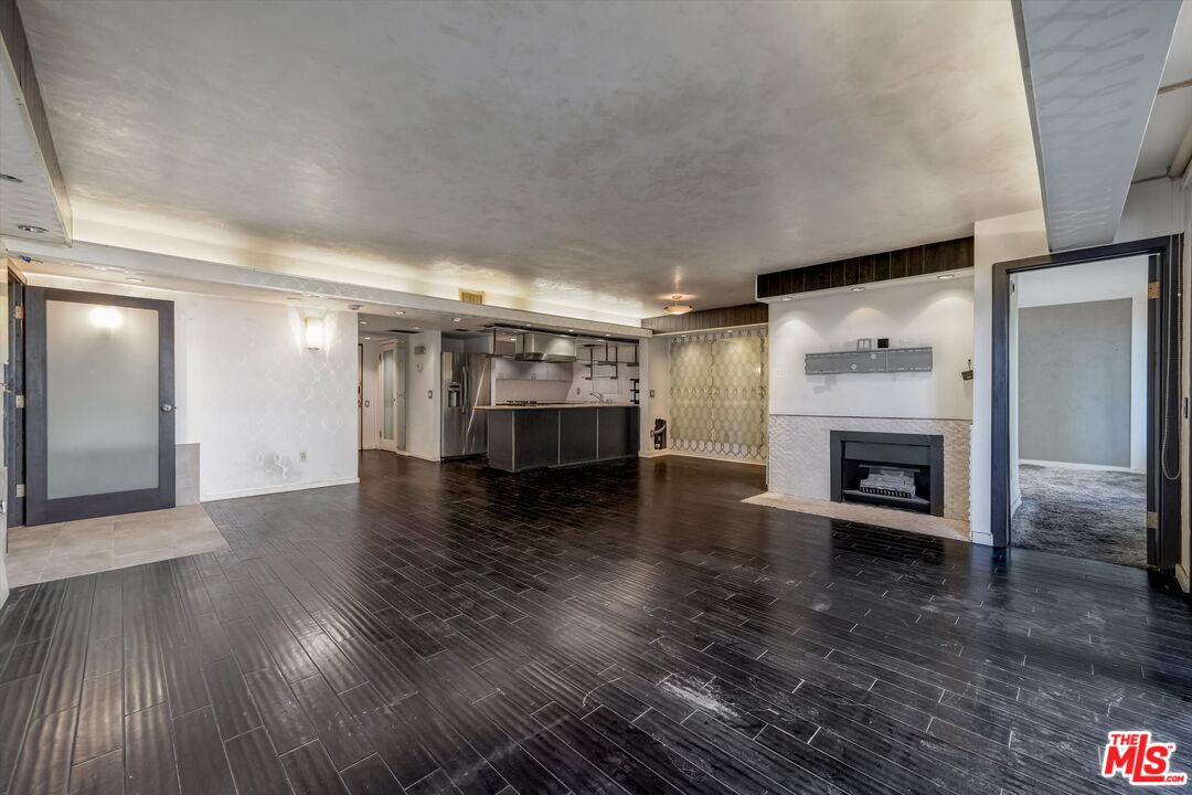 Los Angeles, California, 90024, United States, 2 Bedrooms Bedrooms, ,1 BathroomBathrooms,Residential,For Sale,1939322