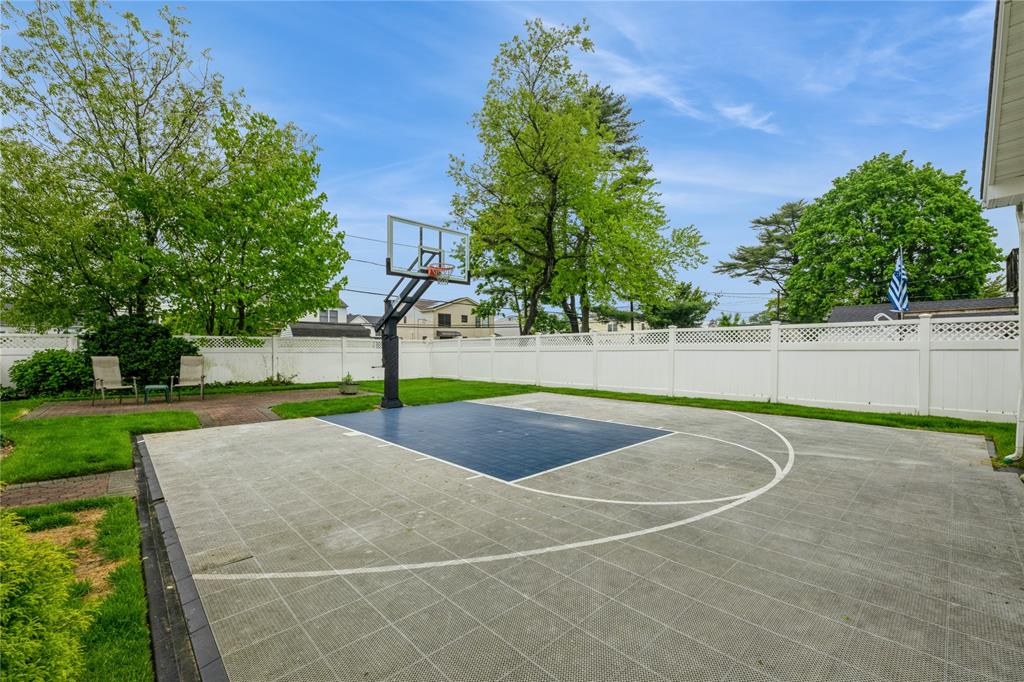 Hicksville, New York, 11801, United States, 4 Bedrooms Bedrooms, ,3 BathroomsBathrooms,Residential,For Sale,1835516