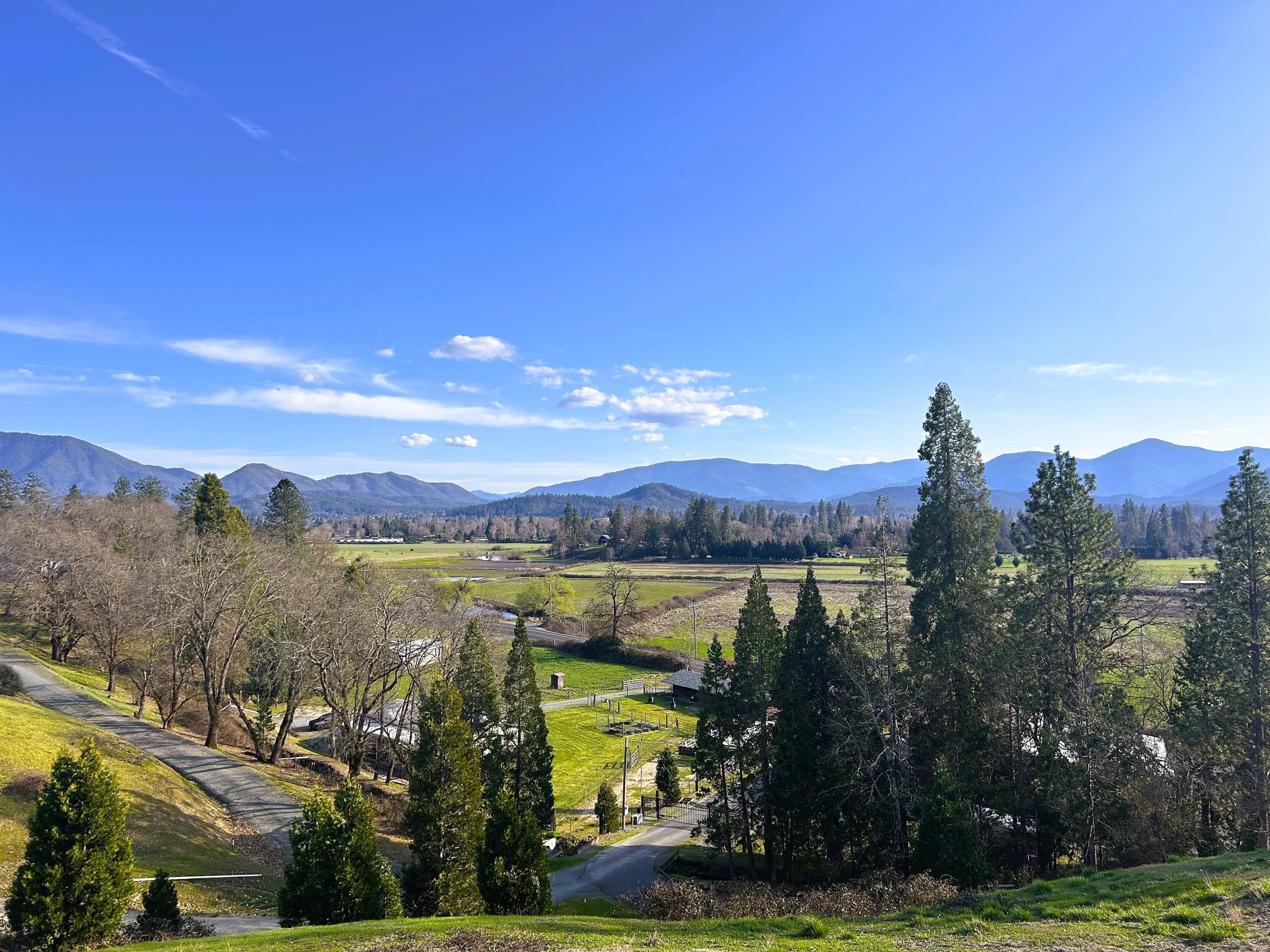 Grants Pass, Oregon, 97526, United States, 4 Bedrooms Bedrooms, ,6 BathroomsBathrooms,Residential,For Sale,1765933