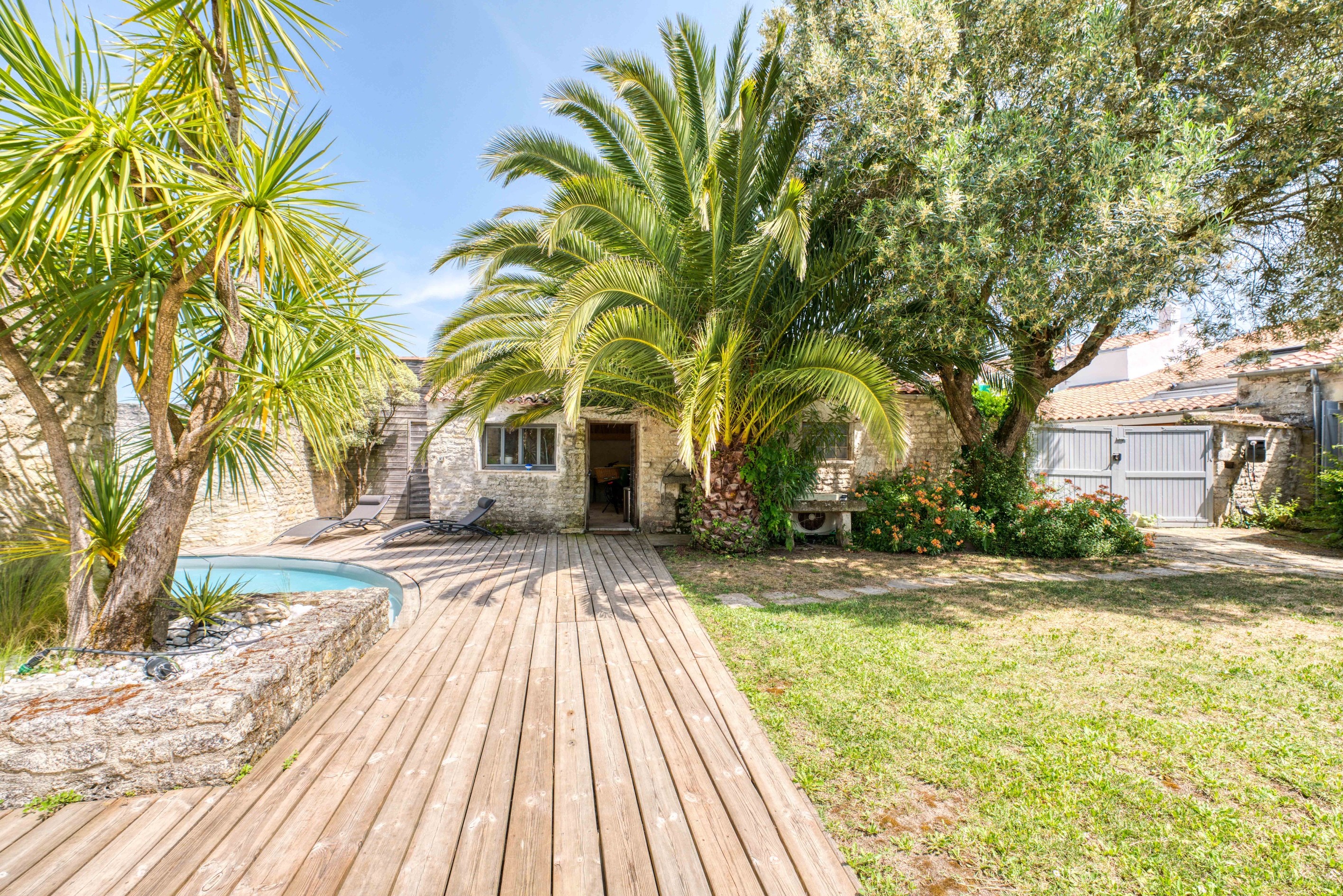  BEAUTIFUL CHARACTER PROPERTY WITH  SWIMMING POOL IN THE HEART OF A VILLAGE ON O… - 物件實景