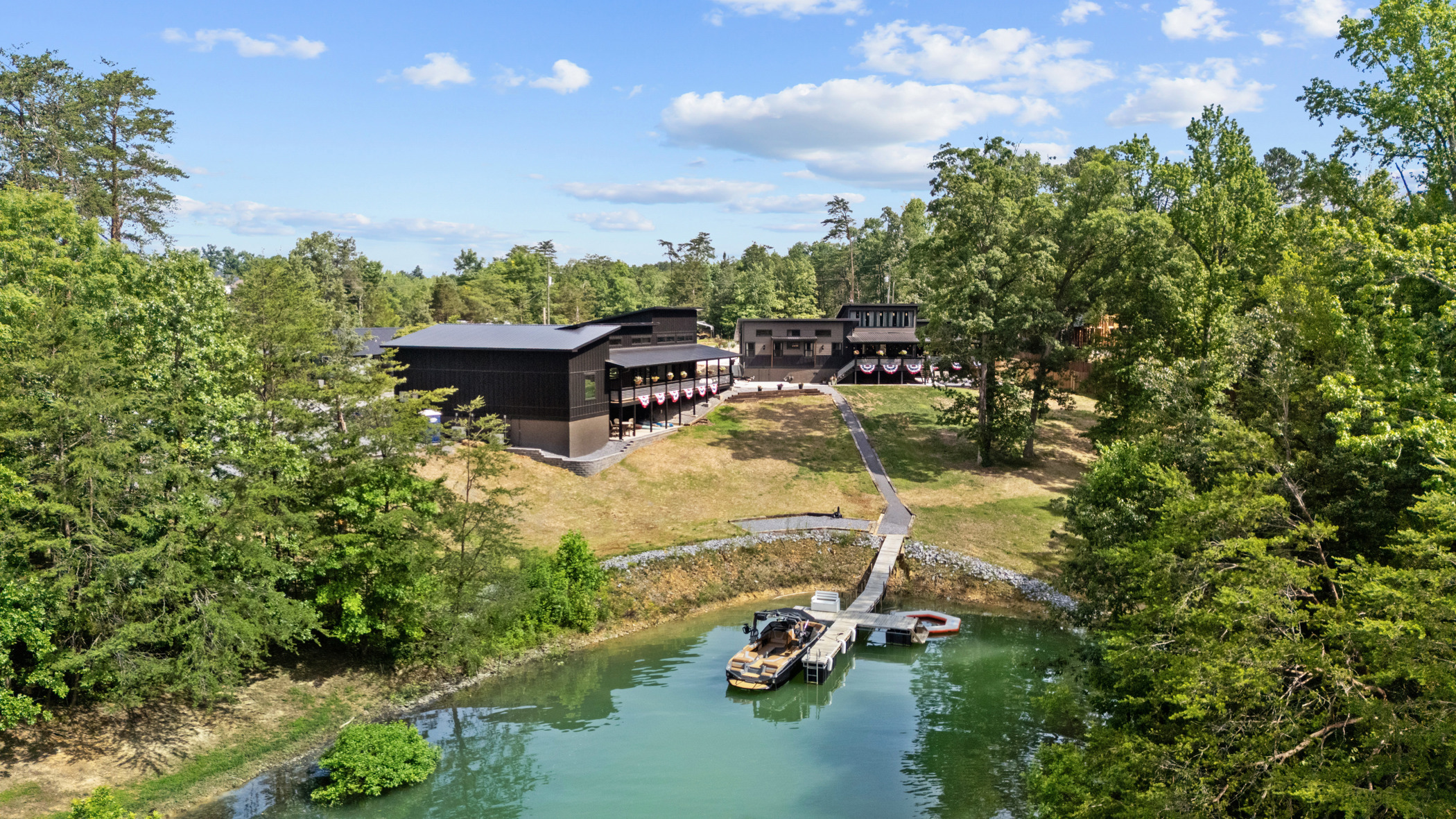 Sevierville, Tennessee, 37876, United States, 2 Bedrooms Bedrooms, ,3 BathroomsBathrooms,Residential,For Sale,1922074