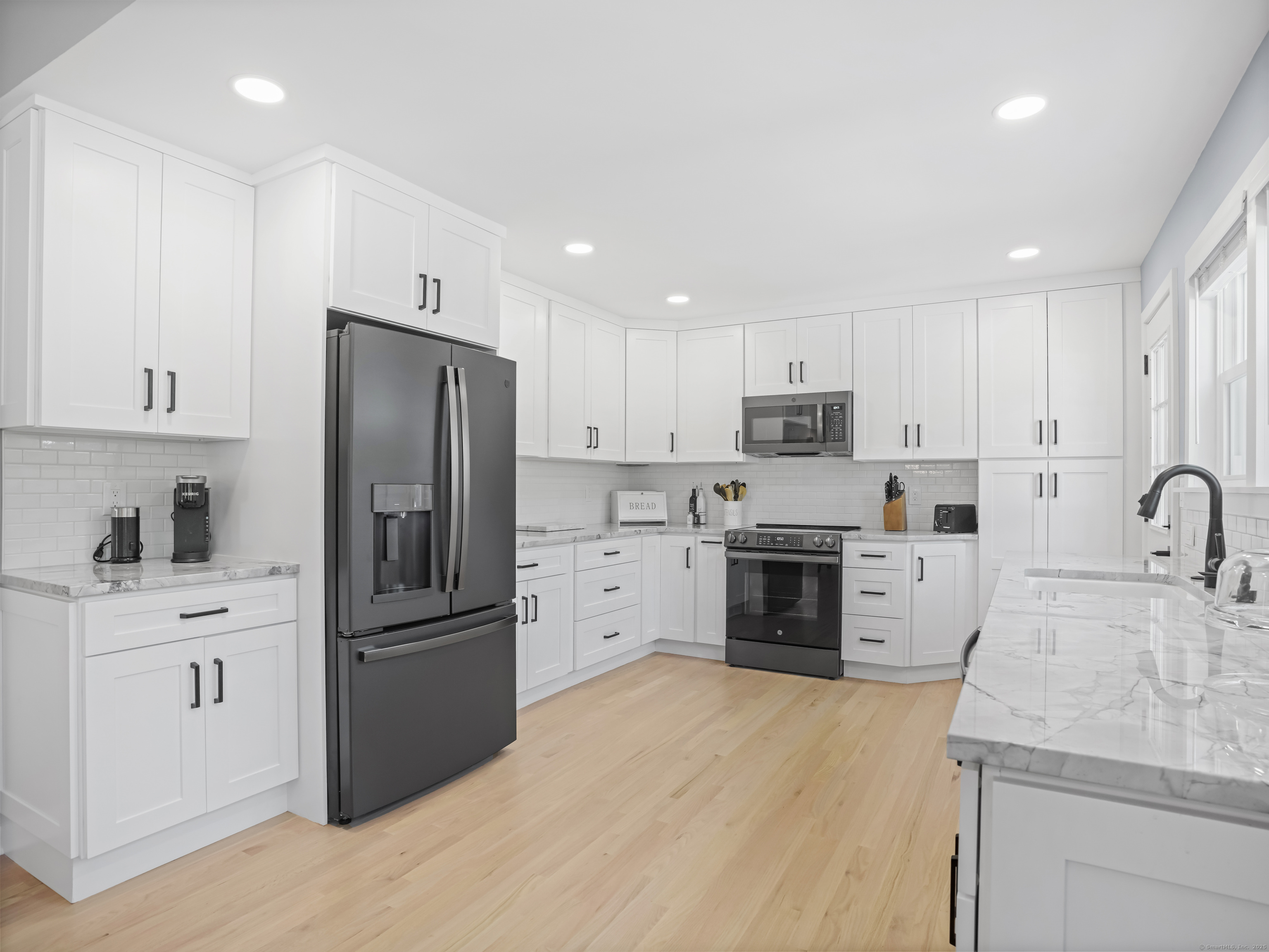 Trumbull, Connecticut, 06611, United States, 2 Bedrooms Bedrooms, ,2 BathroomsBathrooms,Residential,For Sale,1917497