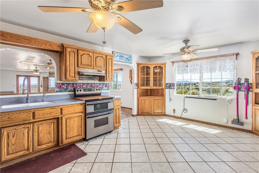 Oak Hills, California, 92344, United States, 3 Bedrooms Bedrooms, ,4 BathroomsBathrooms,Residential,For Sale,1977382