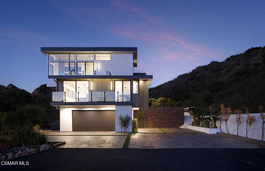 Malibu, California, 90265, United States, 4 Bedrooms Bedrooms, ,3 BathroomsBathrooms,Residential,For Sale,1732105