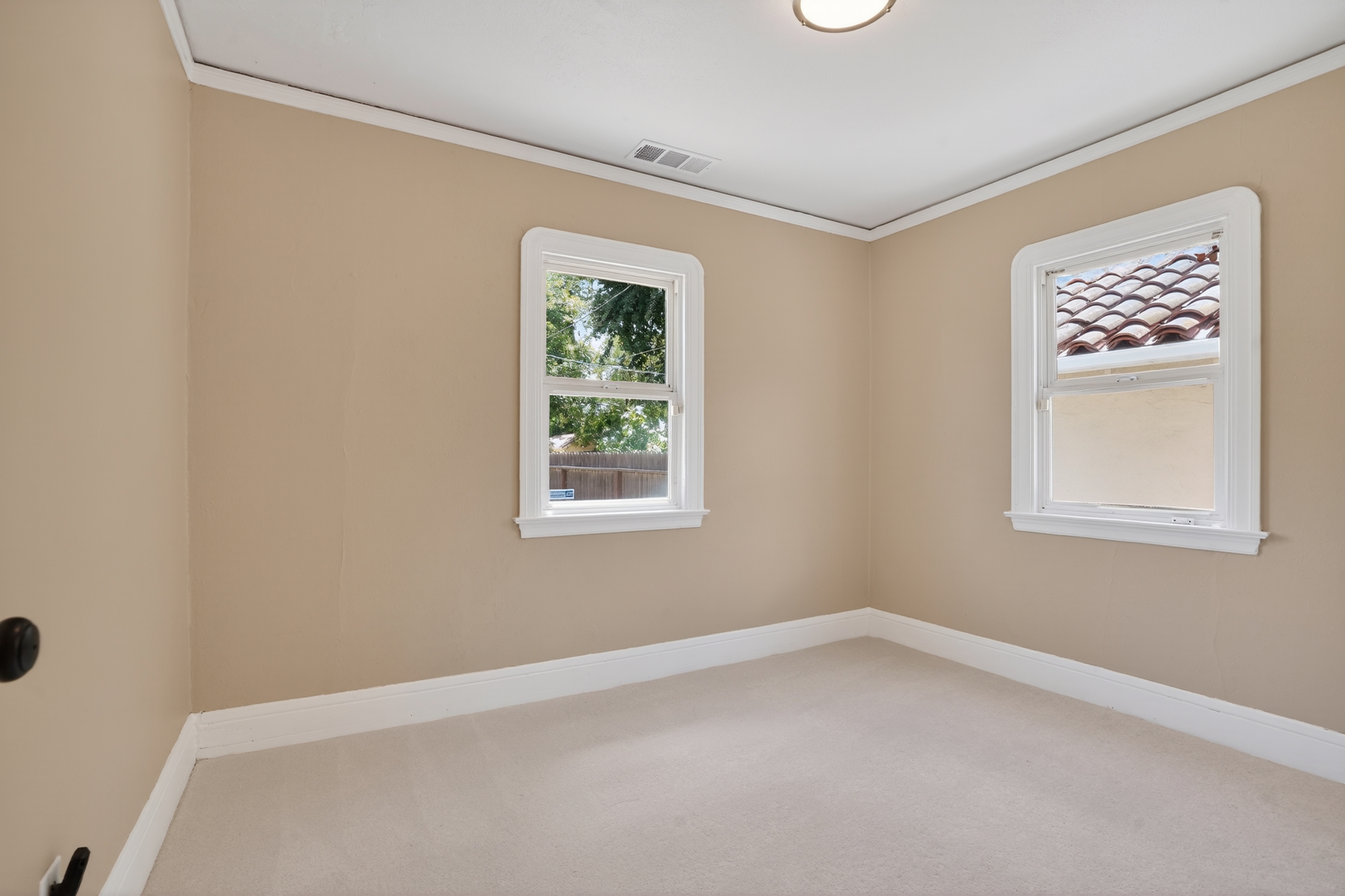  1670 W Poplar St. - 物件實景
