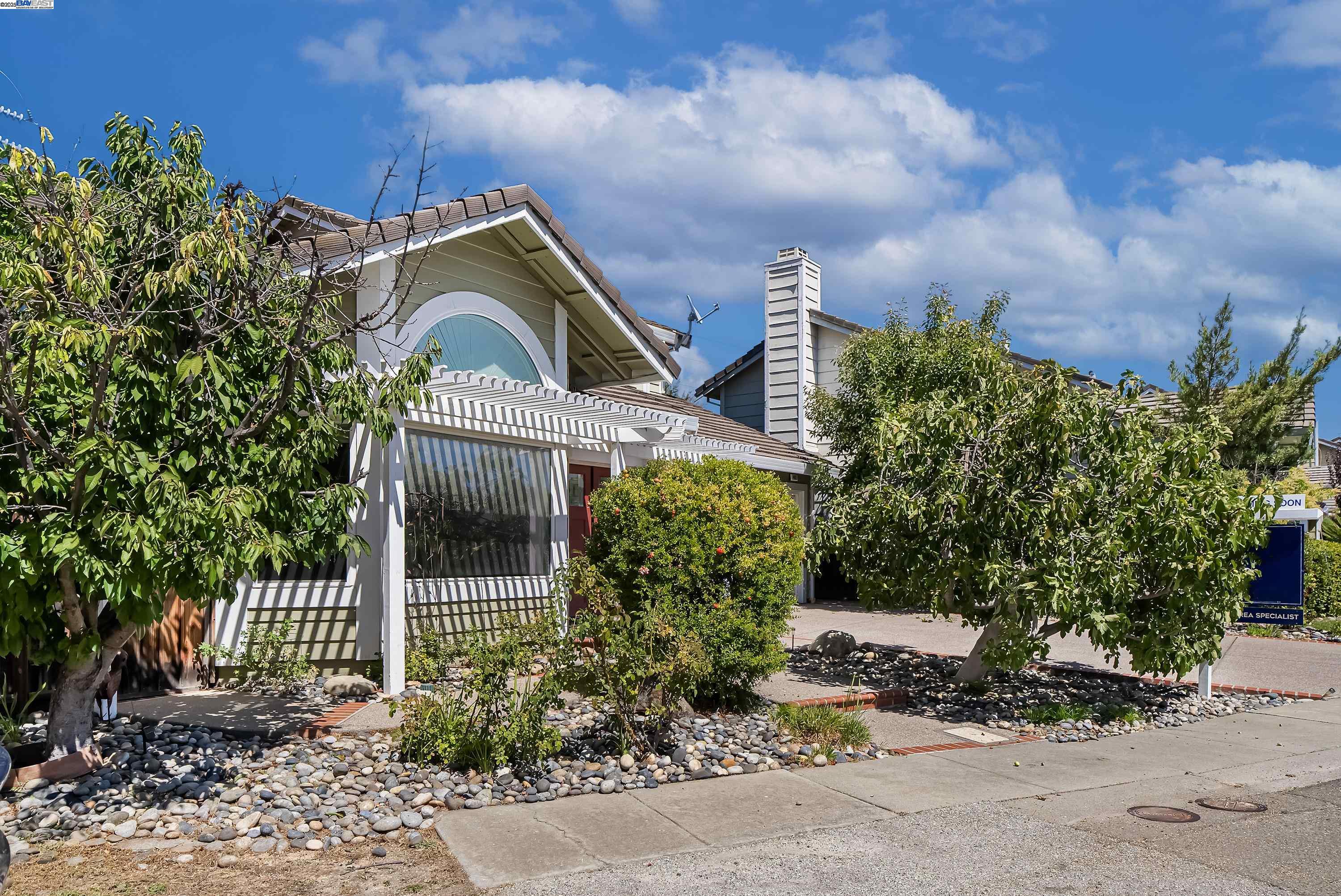 Pleasanton, California, 94566, United States, 4 Bedrooms Bedrooms, ,3 BathroomsBathrooms,Residential,For Sale,1940349