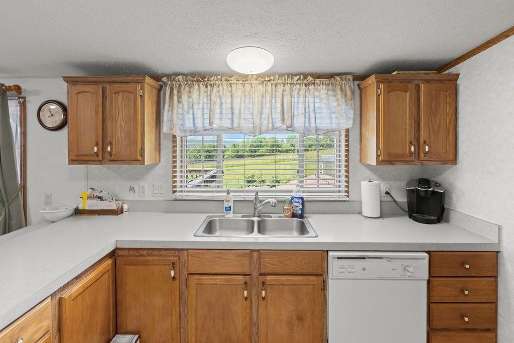 Franklin, New York, 13775, United States, 3 Bedrooms Bedrooms, ,2 BathroomsBathrooms,Residential,For Sale,1967662