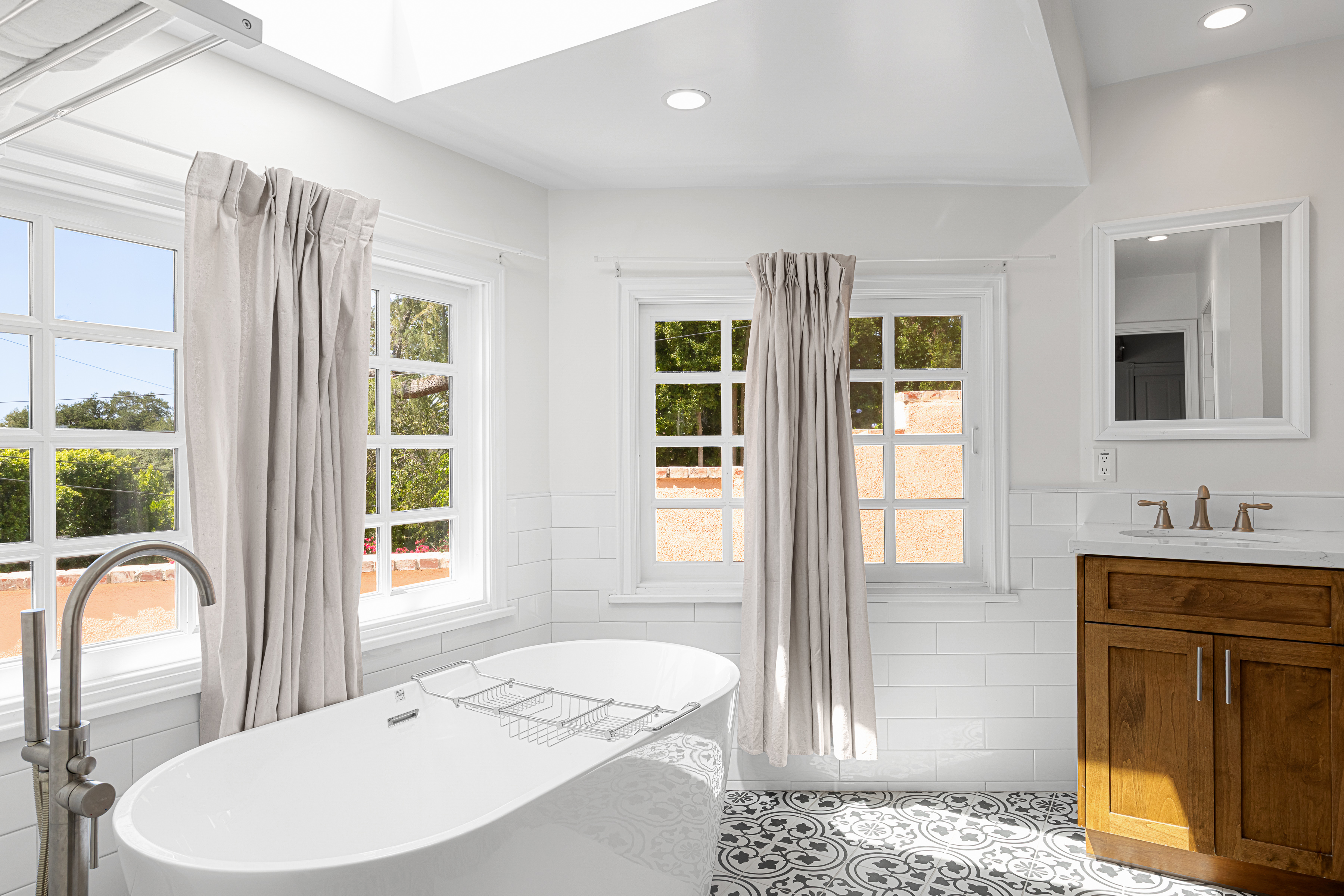  4650 Encino Avenue - 物件實景