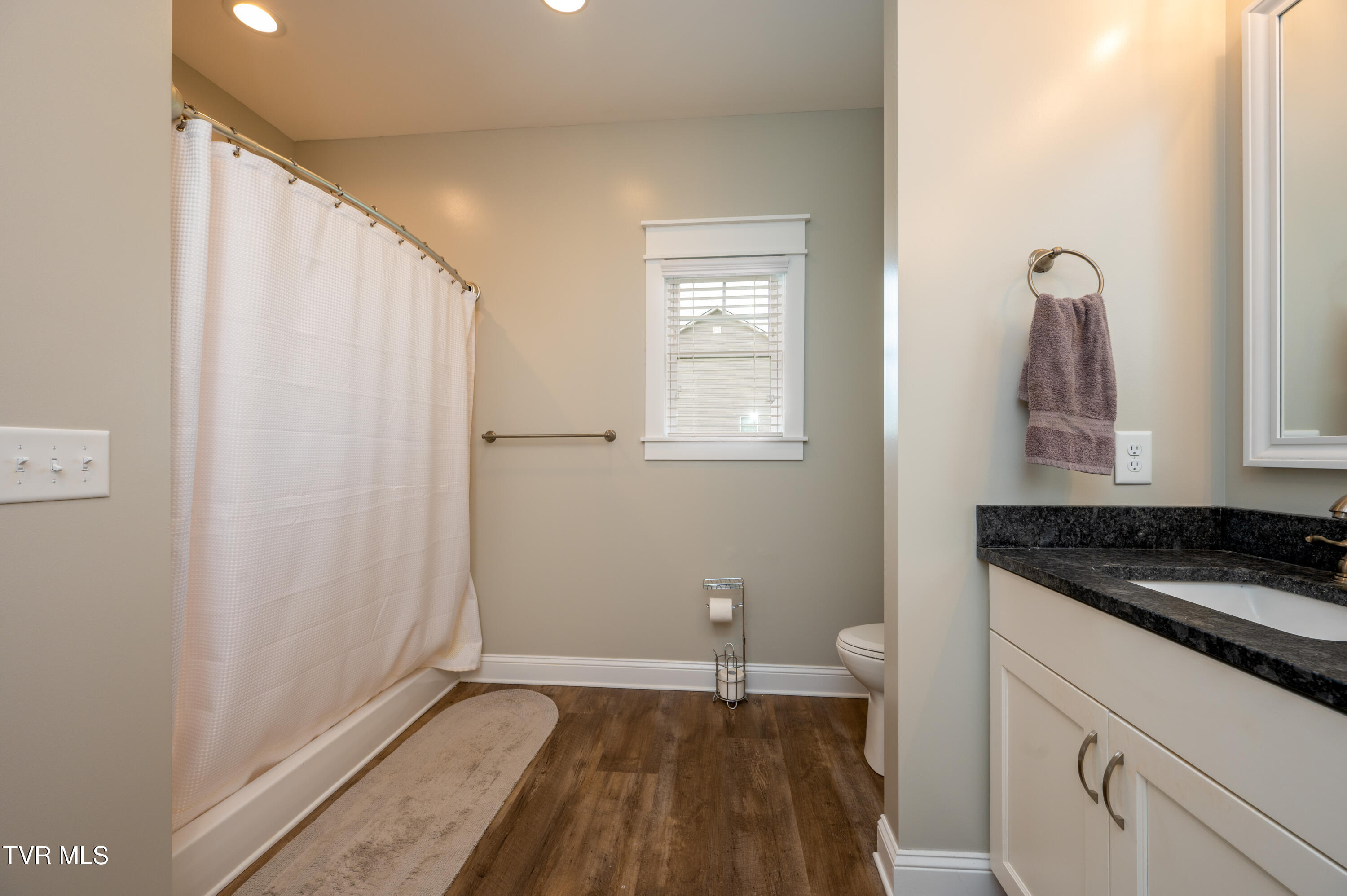 Jonesborough, Tennessee, 37659, United States, 3 Bedrooms Bedrooms, ,2 BathroomsBathrooms,Residential,For Sale,1979321