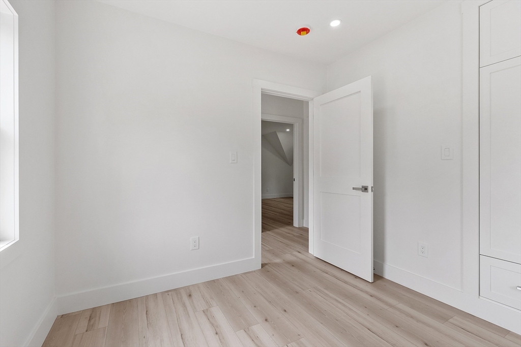 Leominster, Massachusetts, 01453, United States, 3 Bedrooms Bedrooms, ,2 BathroomsBathrooms,Residential,For Sale,1912072