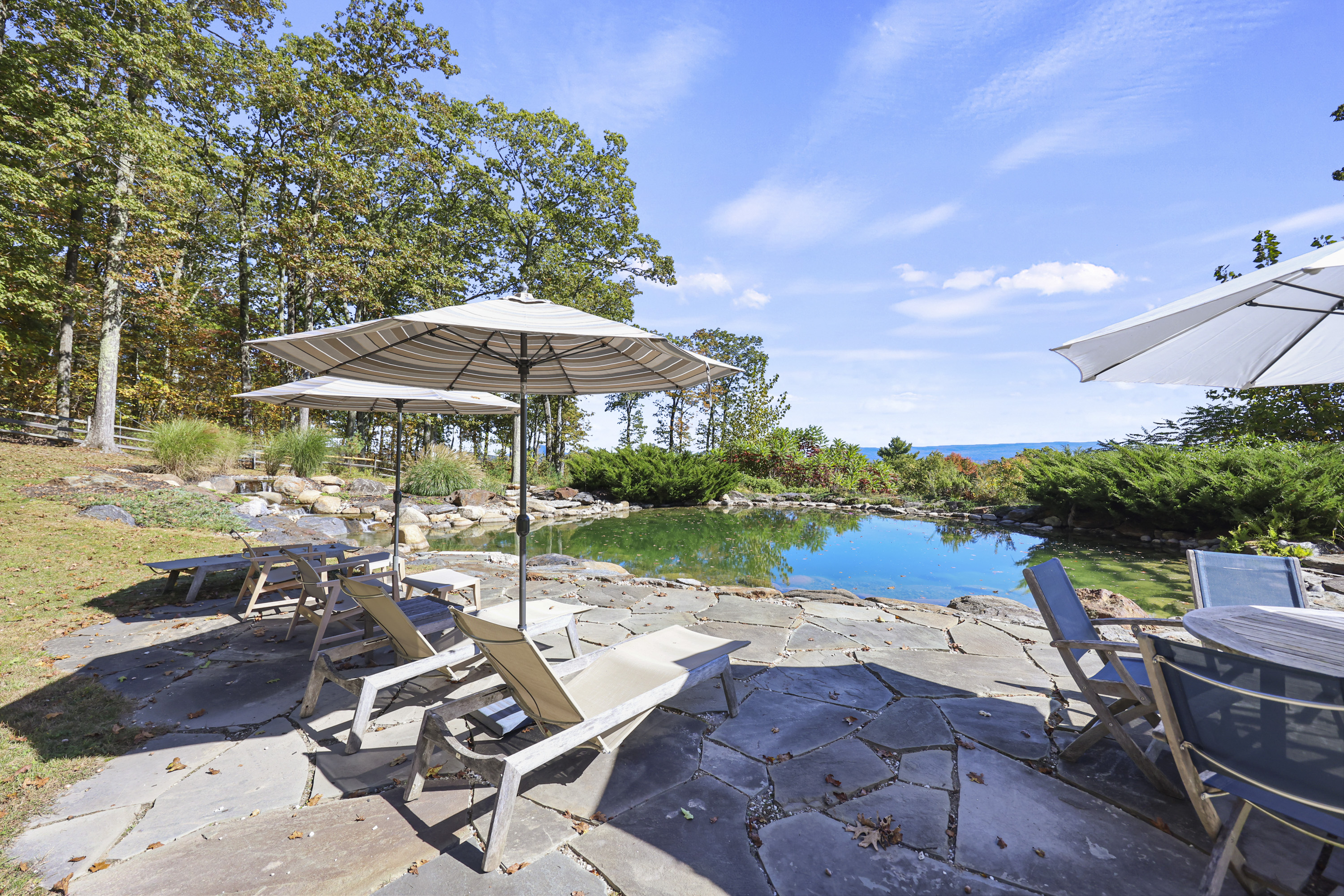  Exquisite Tudor Estate Set on 18+ Breathtaking Acres with Stunning Panoramic Vie - 物件實景