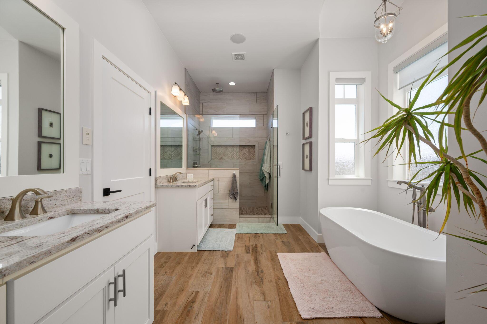 Hurricane, Utah, 84737, United States, 6 Bedrooms Bedrooms, ,6 BathroomsBathrooms,Residential,For Sale,1977381