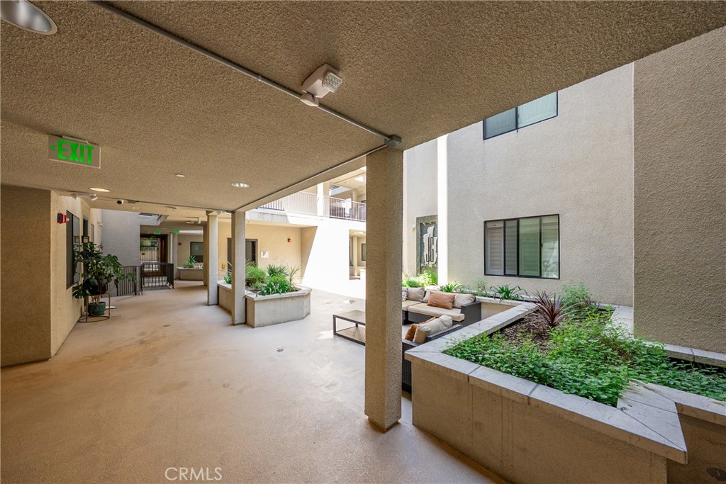 Glendale, California, 91205, United States, 2 Bedrooms Bedrooms, ,2 BathroomsBathrooms,Residential,For Sale,1950855