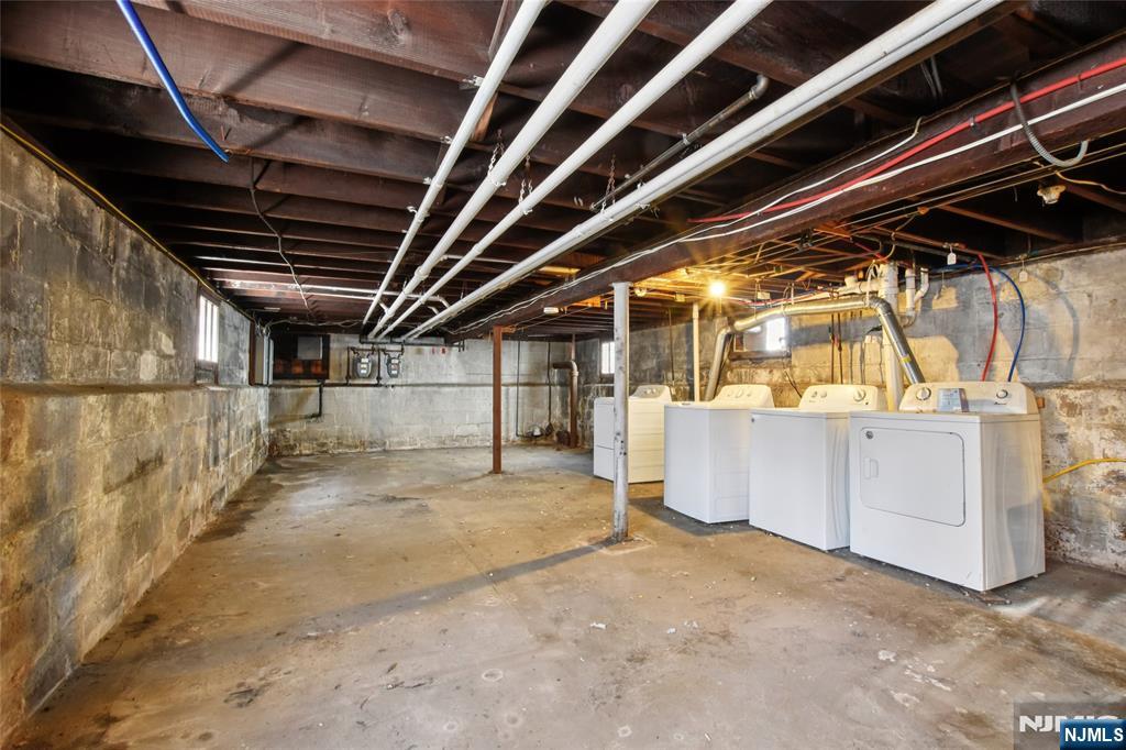 Bloomfield, New Jersey, 07003, United States, 4 Bedrooms Bedrooms, ,2 BathroomsBathrooms,Residential,For Sale,1897617