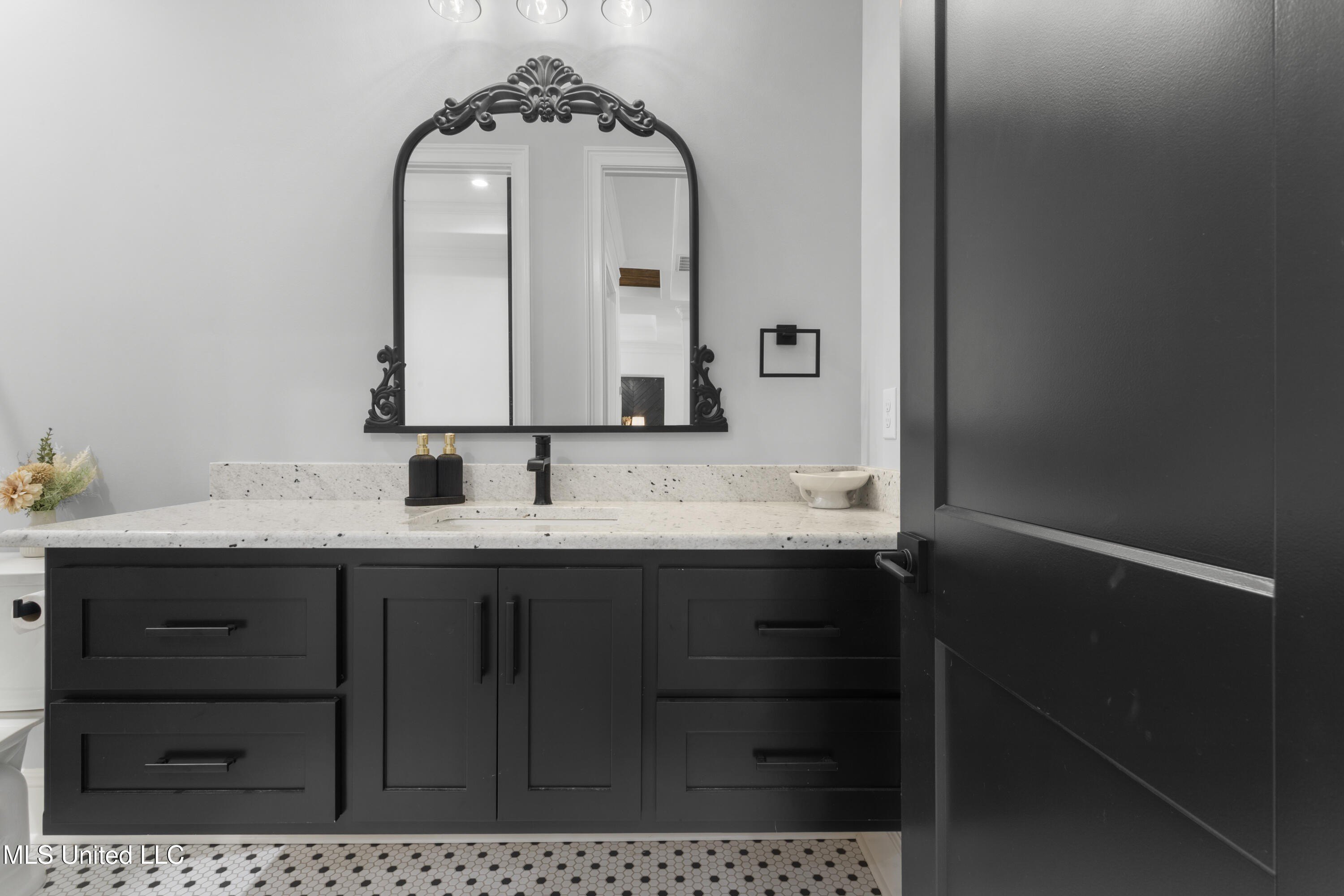 Gulfport, Mississippi, 39503, United States, 5 Bedrooms Bedrooms, ,5 BathroomsBathrooms,Residential,For Sale,1974357