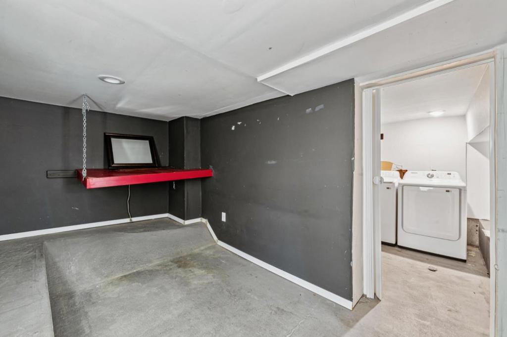 San Francisco, California, 94134, United States, 3 Bedrooms Bedrooms, ,2 BathroomsBathrooms,Residential,For Sale,1943072