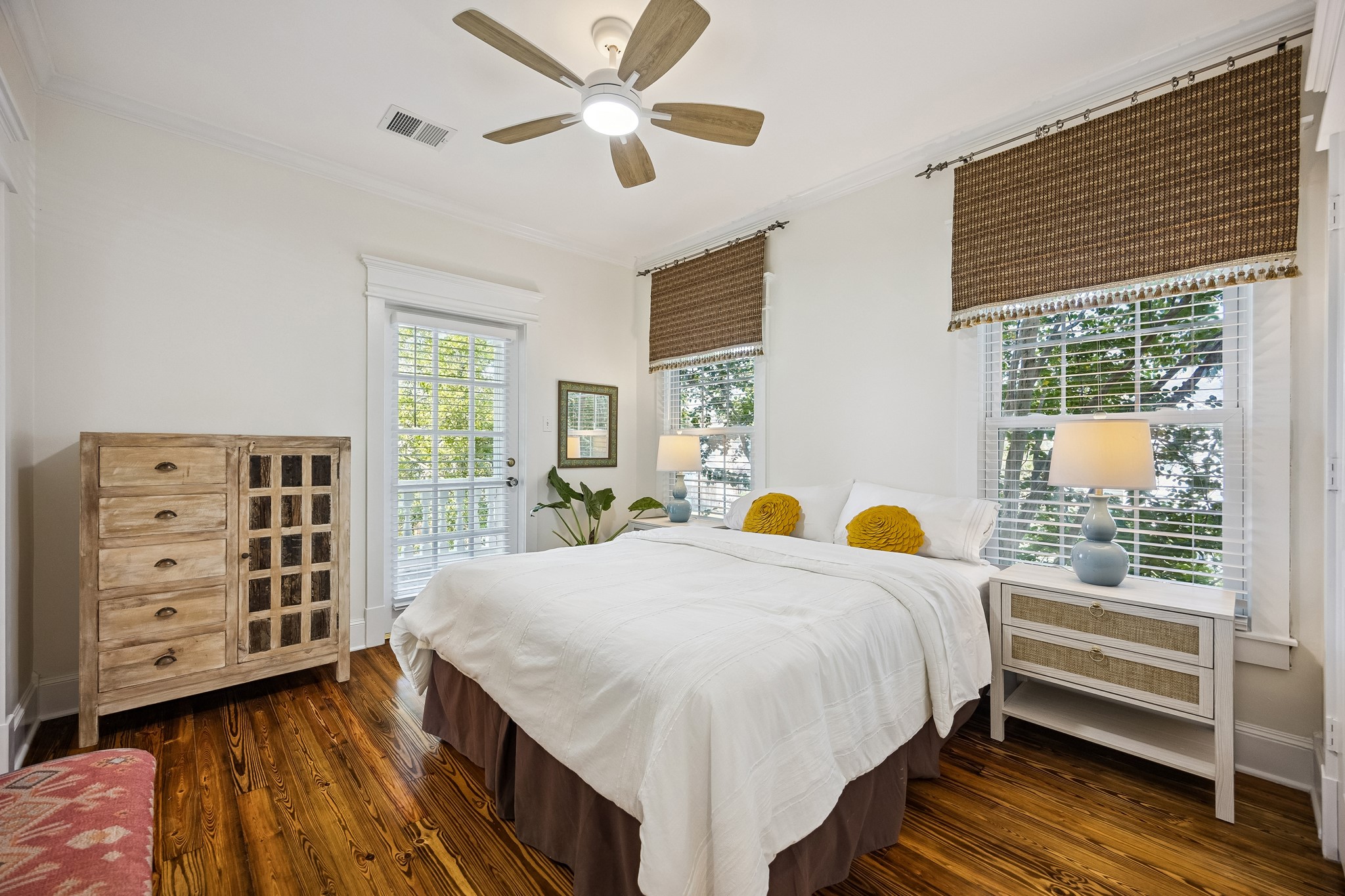  216 E 26th Street - 物件實景