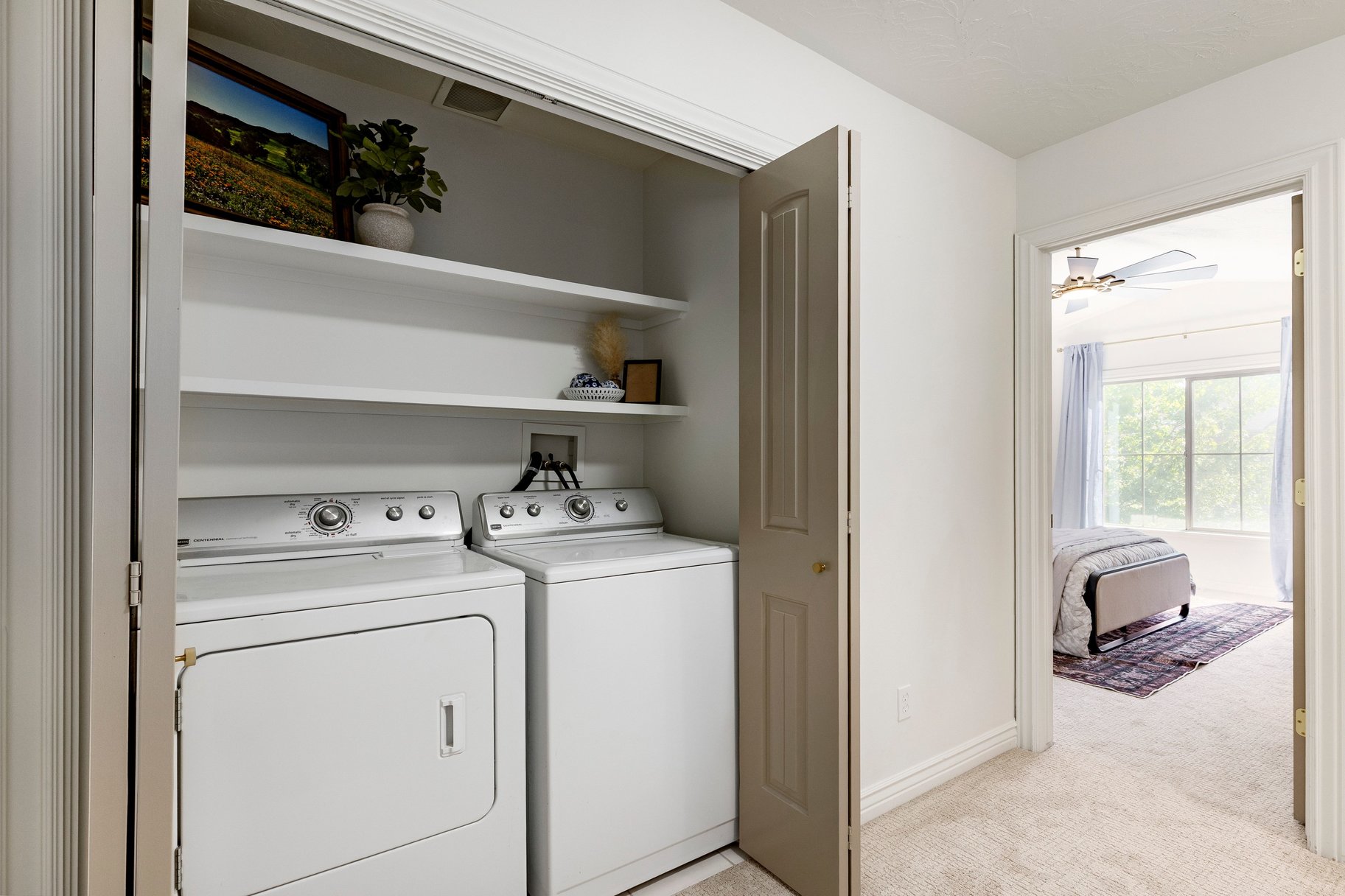 Fully Remodeled End-Unit in Prime Midvale Location - 物件實景