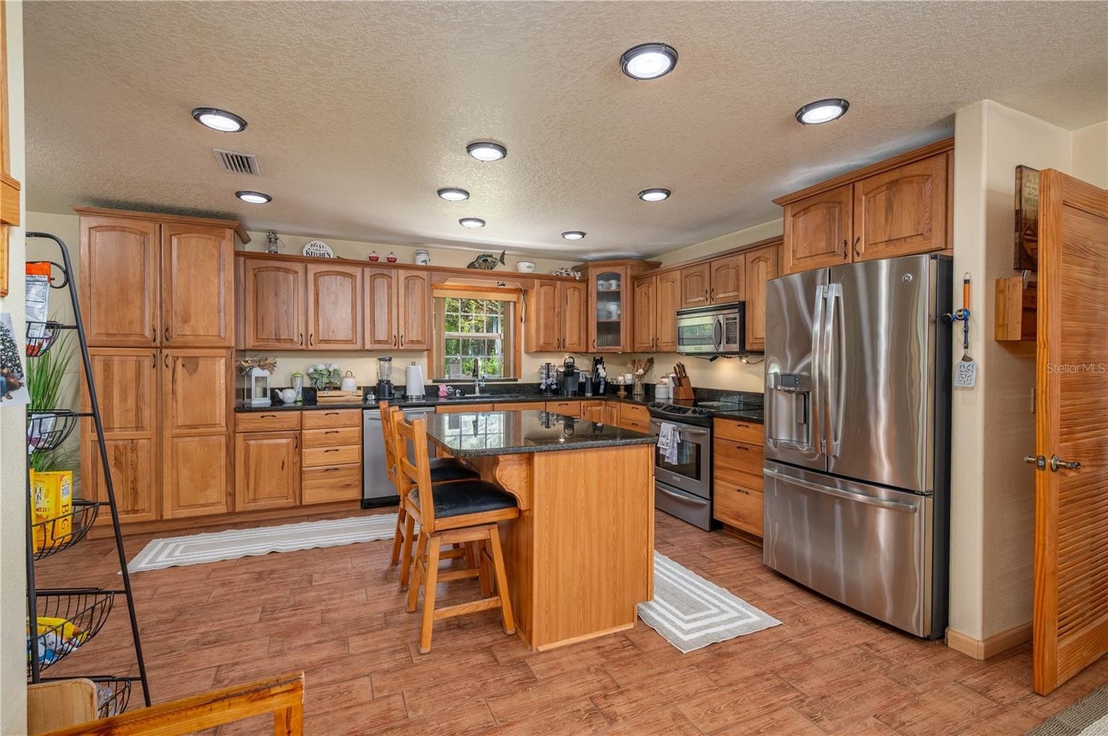 LAKE WALES, Florida, 33898, United States, 3 Bedrooms Bedrooms, ,3 BathroomsBathrooms,Residential,For Sale,1846295