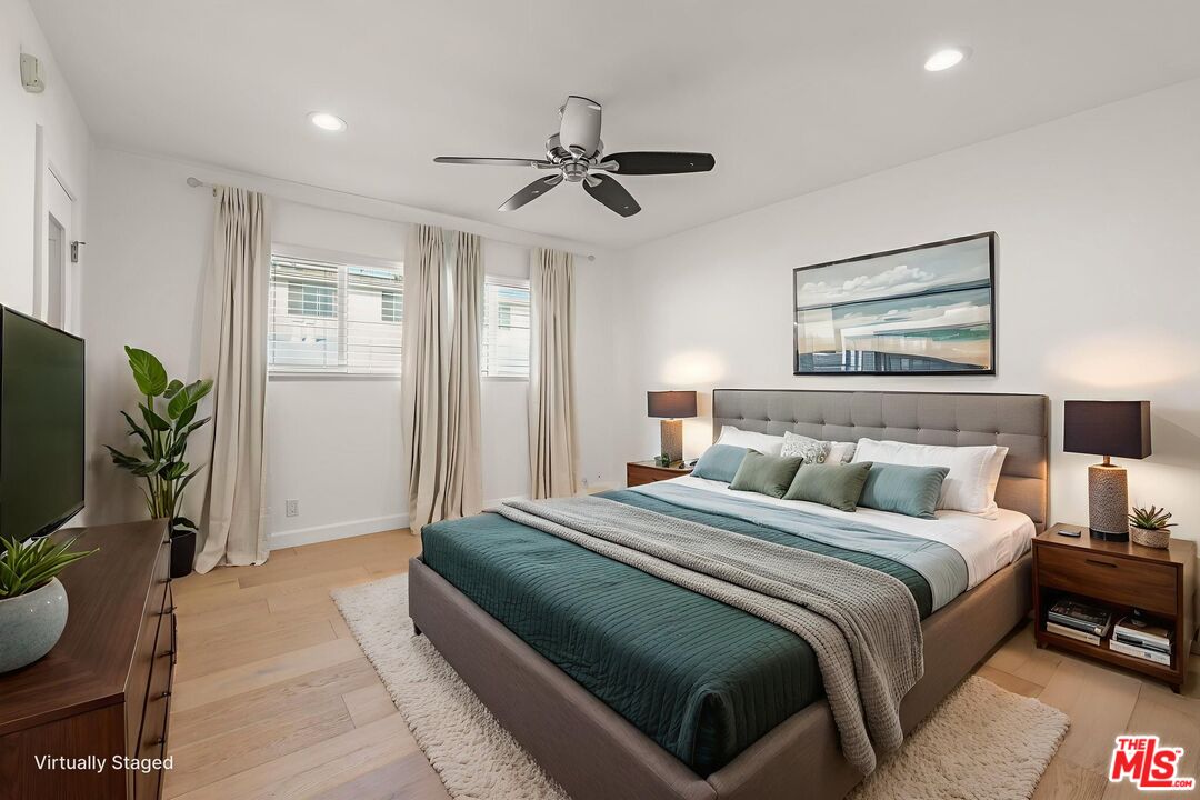 Los Angeles, California, 90046, United States, 3 Bedrooms Bedrooms, ,3 BathroomsBathrooms,Residential,For Sale,1989732