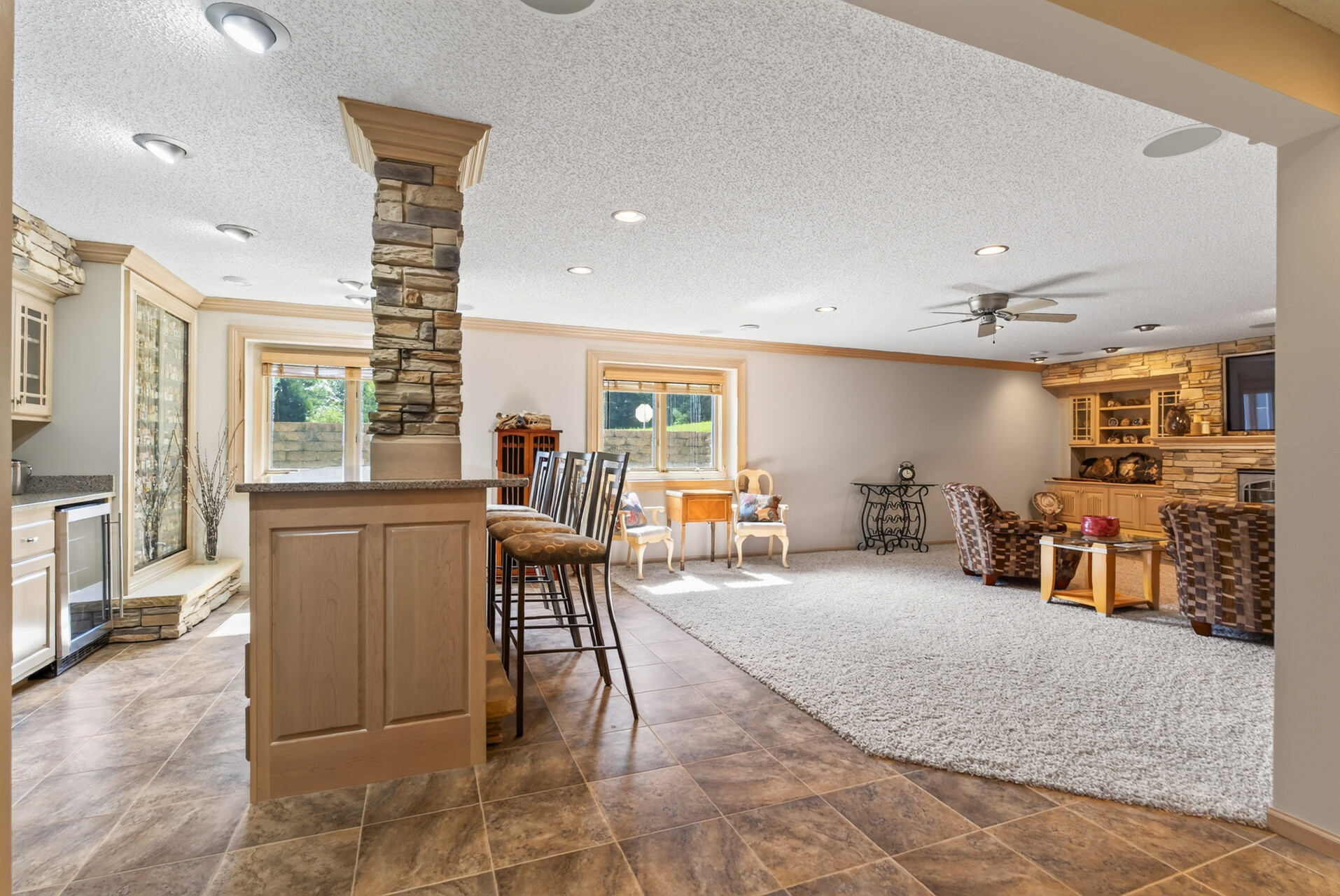  Elegant Fox Ridge Retreat with Exceptional Entertaining Spaces - 物件實景
