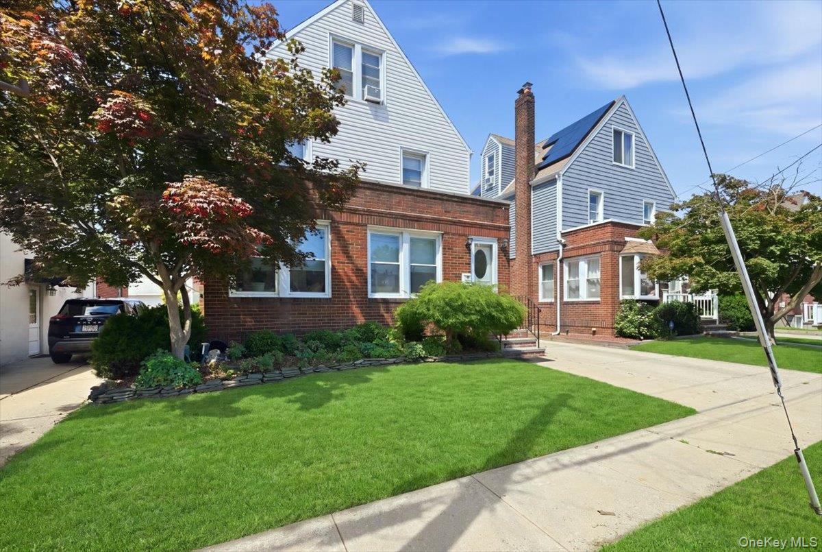 11th St, New Hyde Park, NY 11040