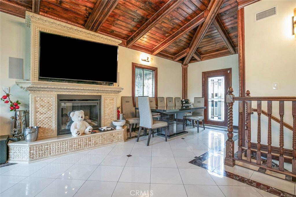 Glendale, California, 91201, United States, 4 Bedrooms Bedrooms, ,5 BathroomsBathrooms,Residential,For Sale,1969452