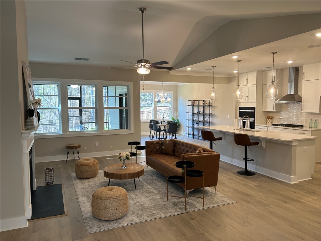 Seneca, South Carolina, 29678, United States, 4 Bedrooms Bedrooms, ,3 BathroomsBathrooms,Residential,For Sale,1900904