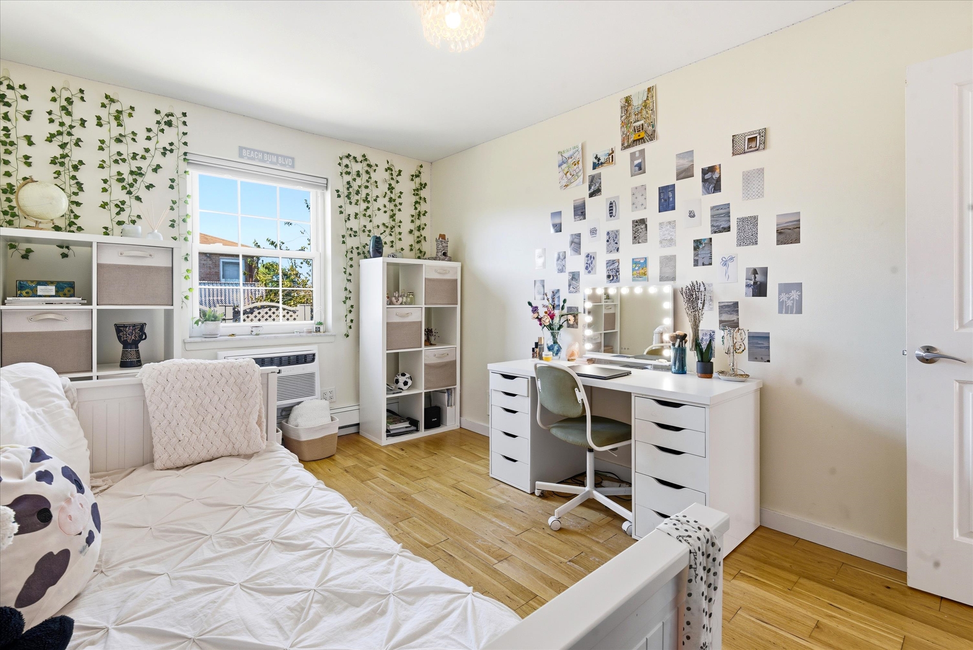 Howard Beach, New York, 11414, United States, 3 Bedrooms Bedrooms, ,2 BathroomsBathrooms,Residential,For Sale,2010836