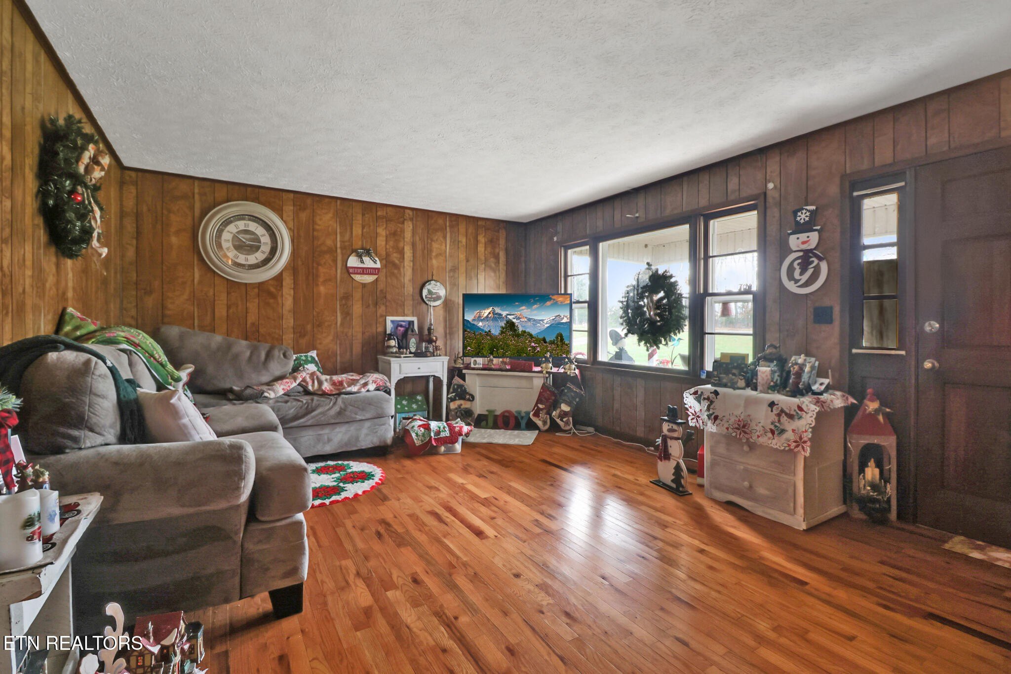 Deer Lodge, Tennessee, 37726, United States, 3 Bedrooms Bedrooms, ,2 BathroomsBathrooms,Residential,For Sale,2006458