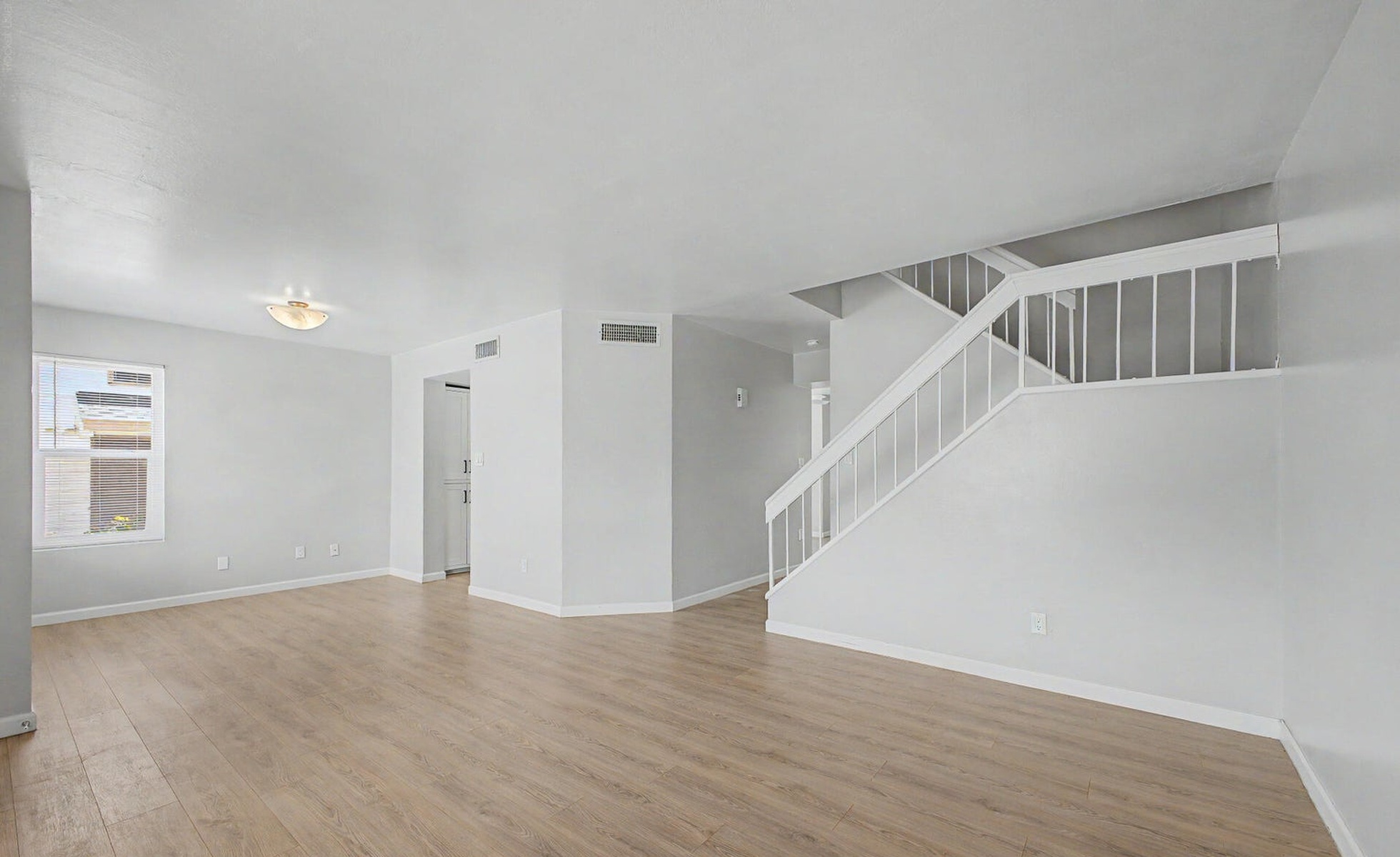  2455 E Broadway Road  Mesa, AZ - 物件實景