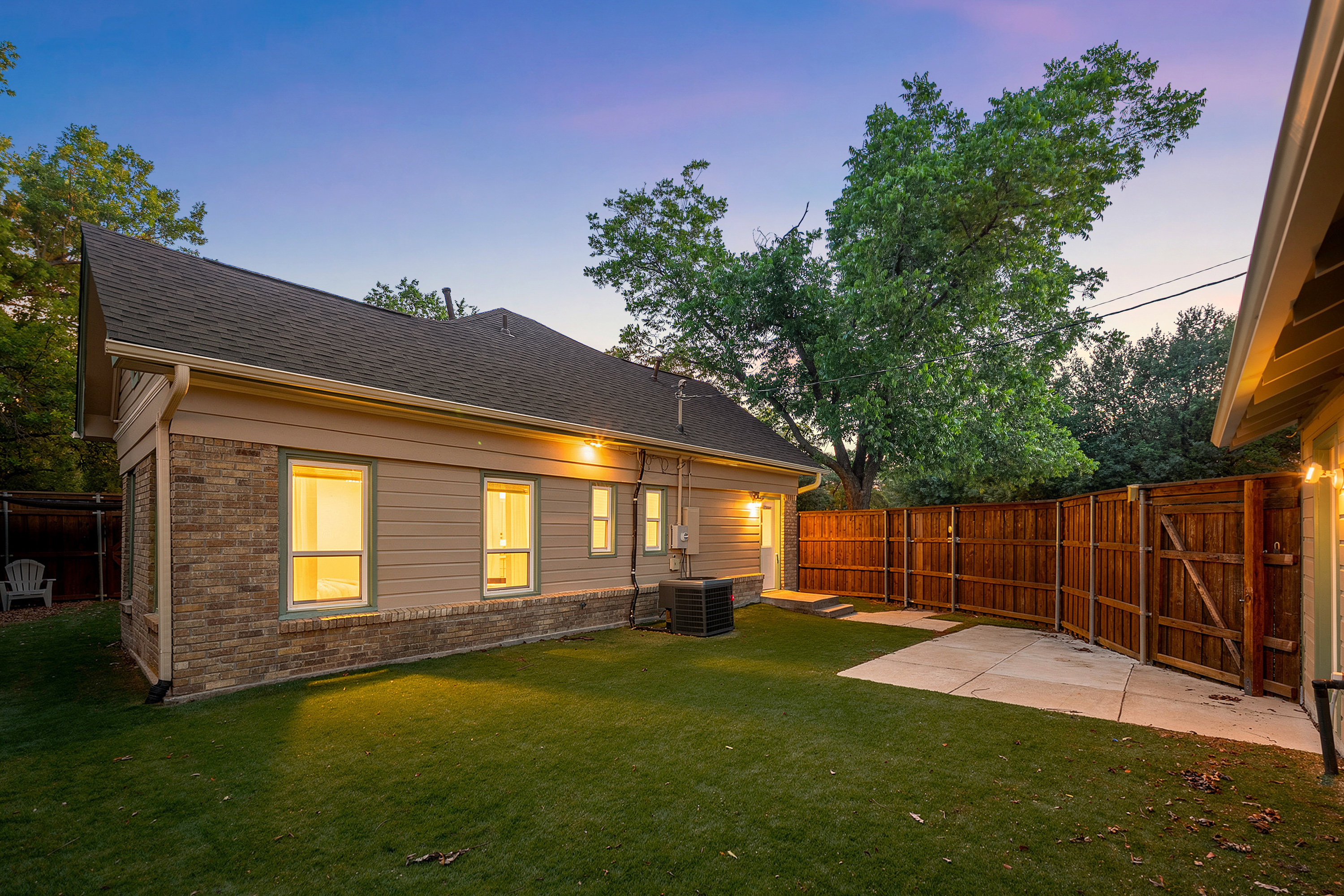  Classic East Dallas Craftsman with Refined Modern Updates - 物件實景