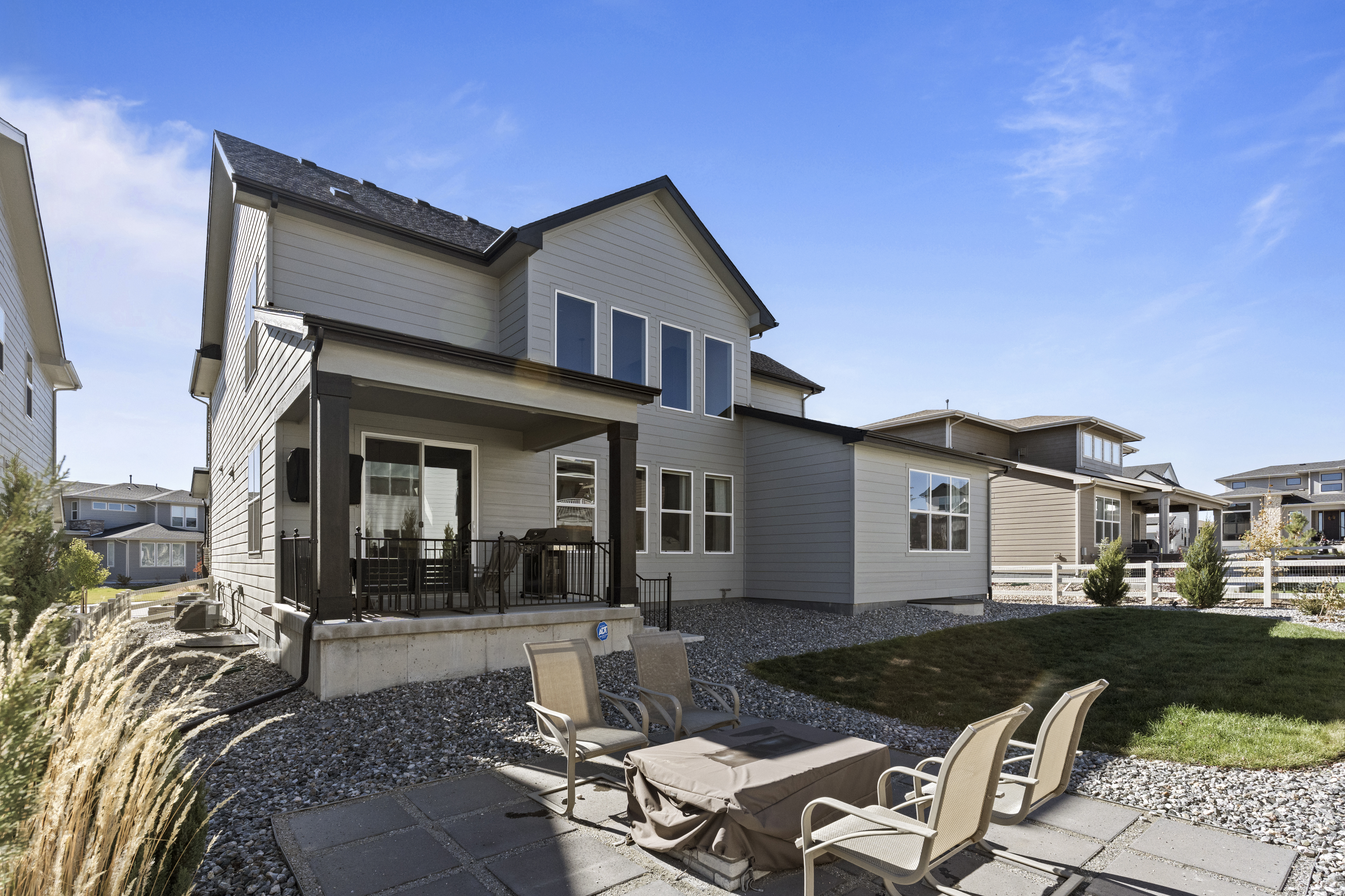  Newer Toll Brothers Yale Model with Main-Level Primary Suite and 5 Car Garage - 物件實景