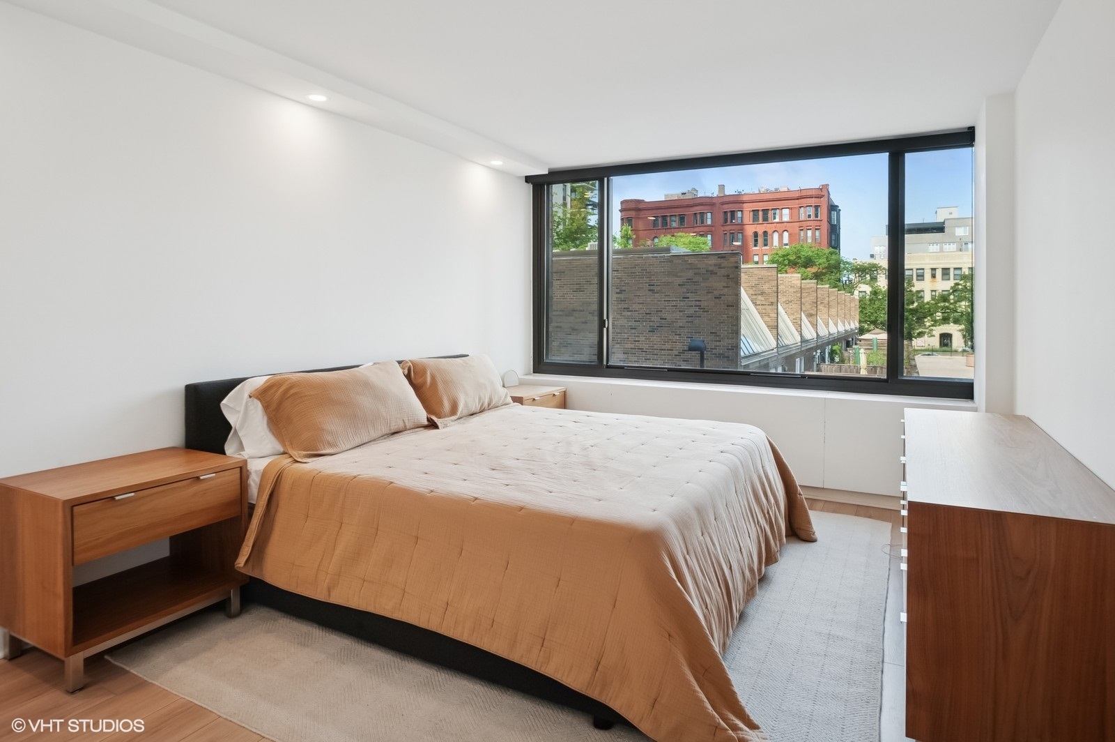 Chicago, Illinois, 60610, United States, 2 Bedrooms Bedrooms, ,2 BathroomsBathrooms,Residential,For Sale,1927209