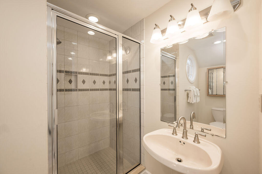 KEY WEST, Florida, 33040, United States, 5 Bedrooms Bedrooms, ,4 BathroomsBathrooms,Residential,For Sale,1847145