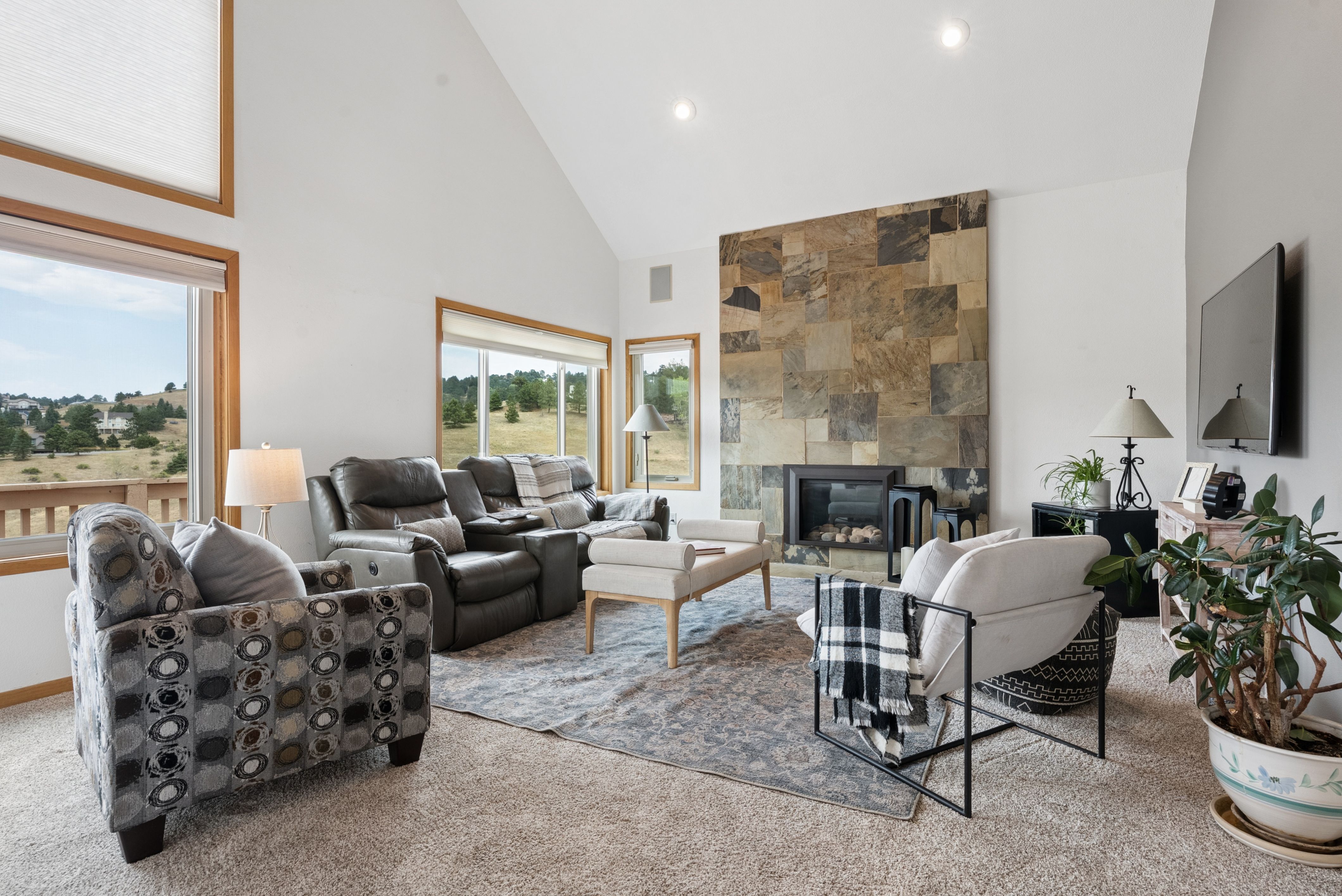  Custom Built Home on a Rolling 1.5 Acre Lot in Highly Desired Paradise Hills - 物件實景