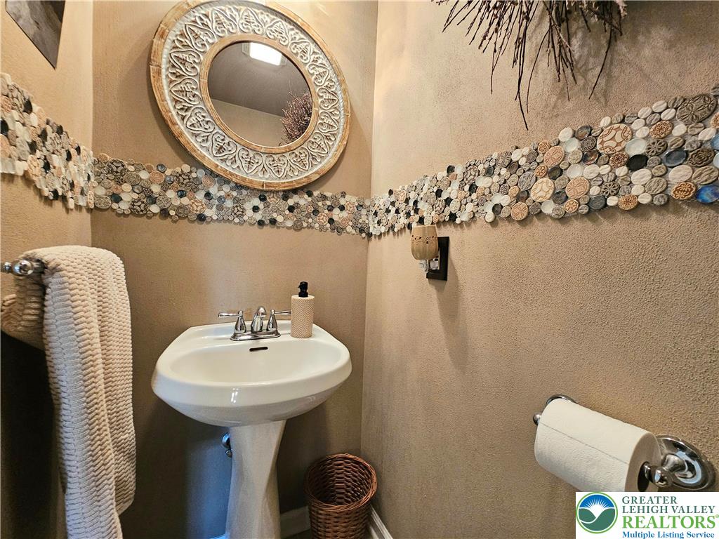 North Whitehall Twp, Pennsylvania, 18078, United States, 4 Bedrooms Bedrooms, ,3 BathroomsBathrooms,Residential,For Sale,1961837