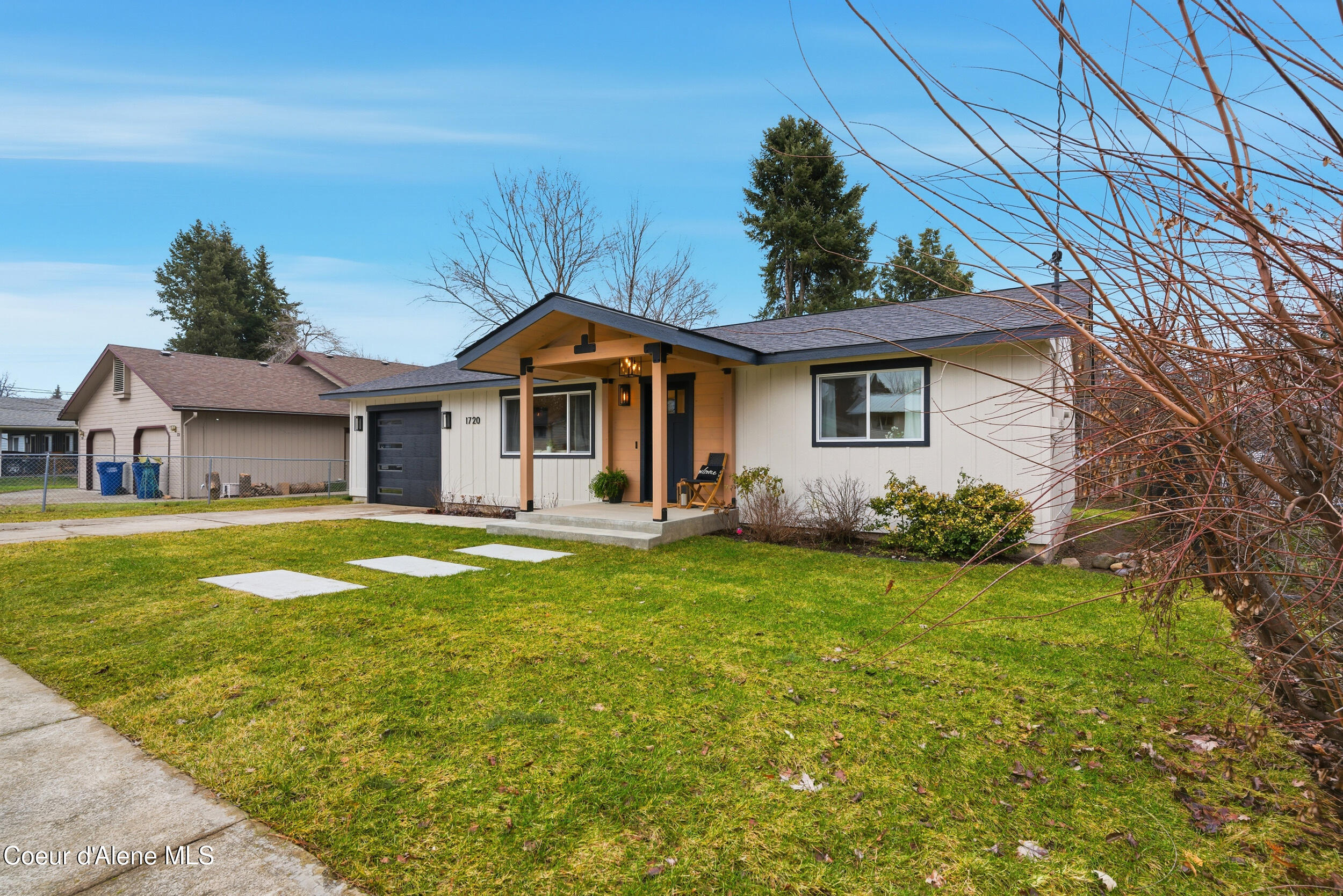 Coeur d'Alene, Idaho, 83814, United States, 2 Bedrooms Bedrooms, ,1 BathroomBathrooms,Residential,For Sale,2010997