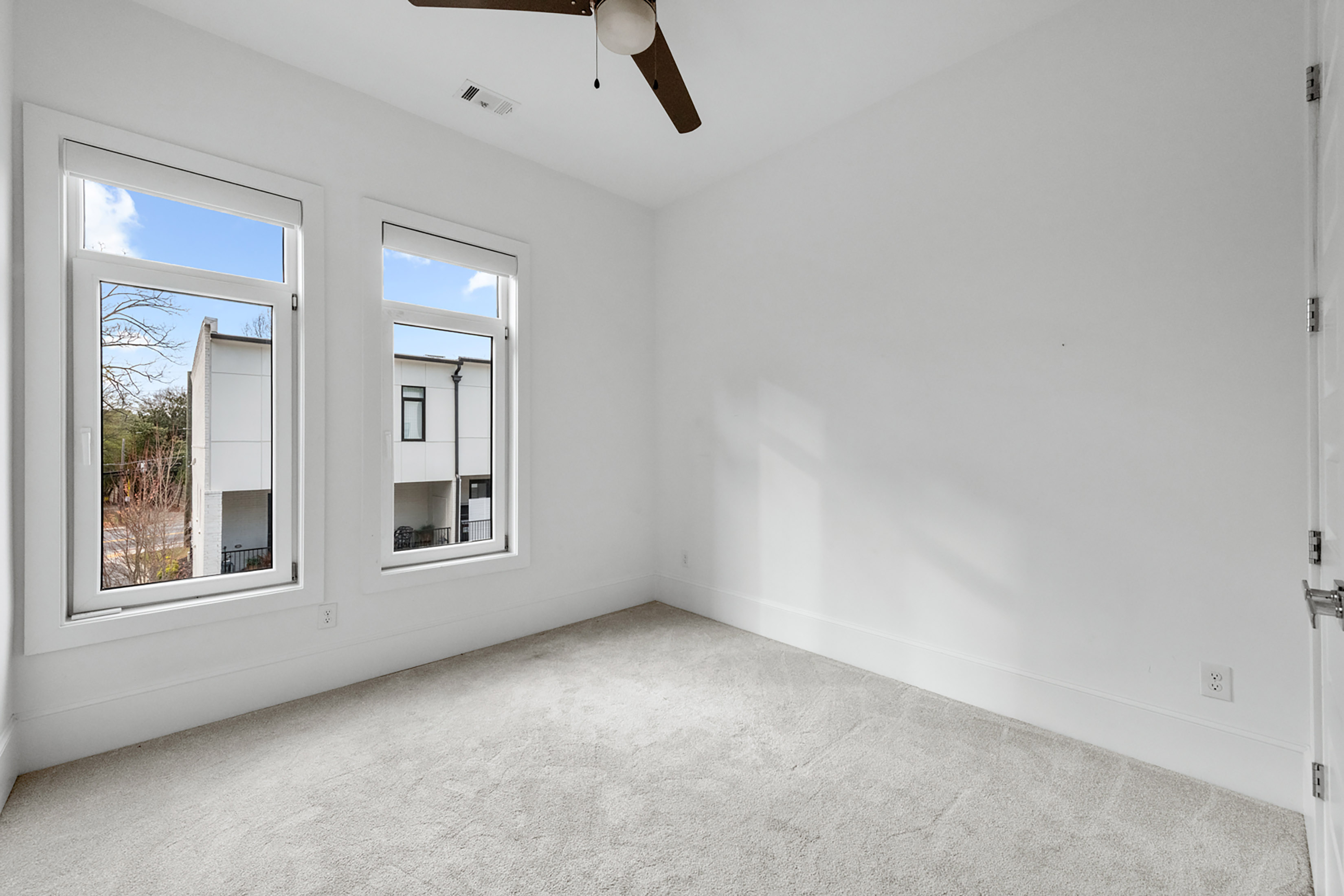  Stunning Four Level Move-in Ready Townhome - 物件實景