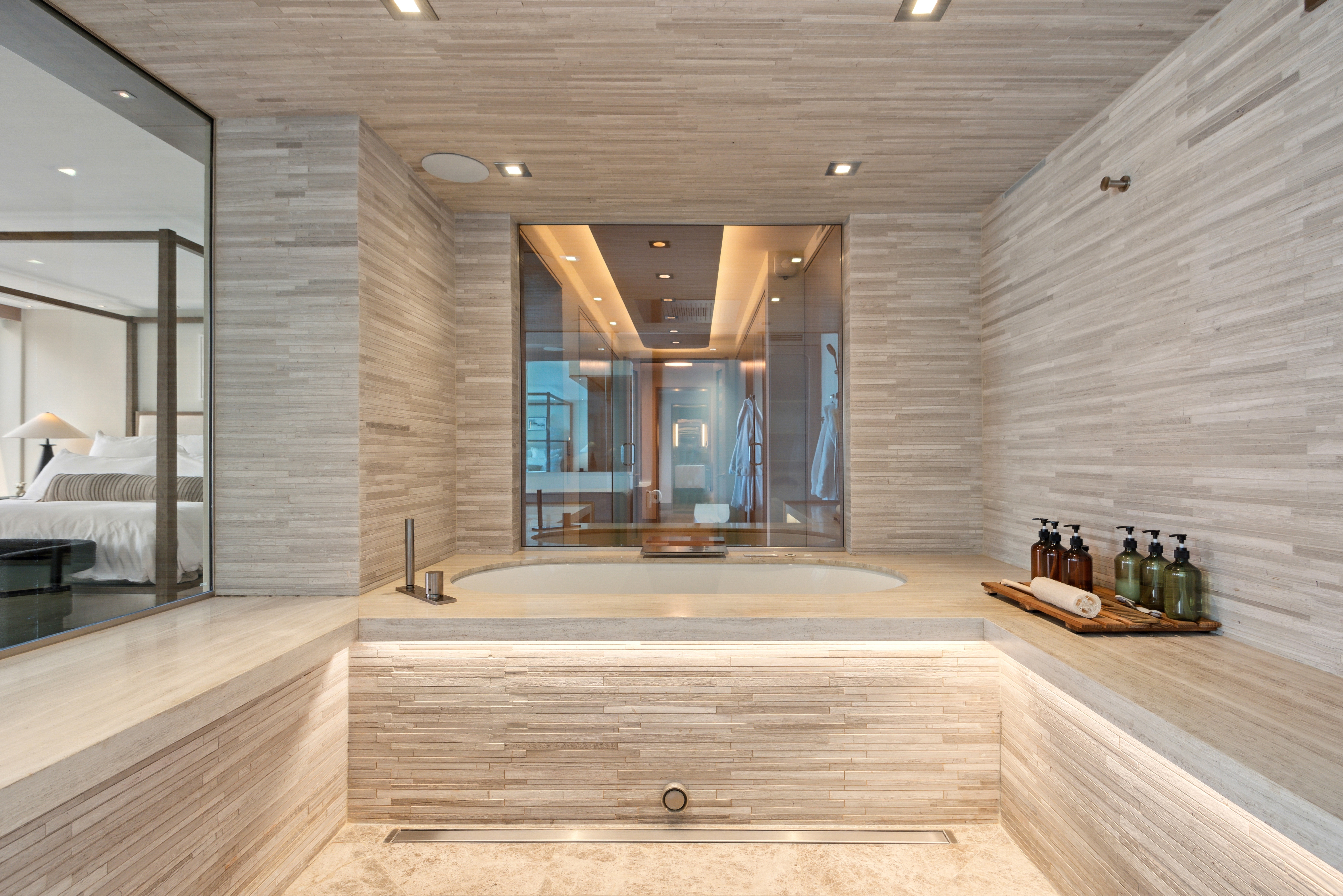  Absolutely Stunning, Penthouse Level Furnished Condo - 物件實景