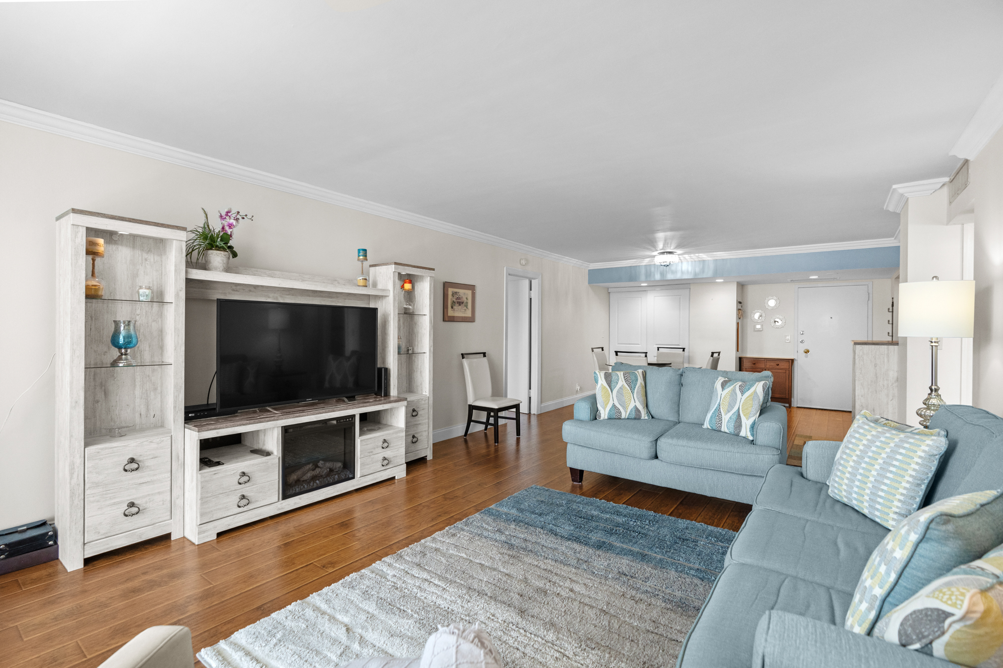  427 Golden Isles Dr, Hallandale Beach, FL, 33009 - 物件實景