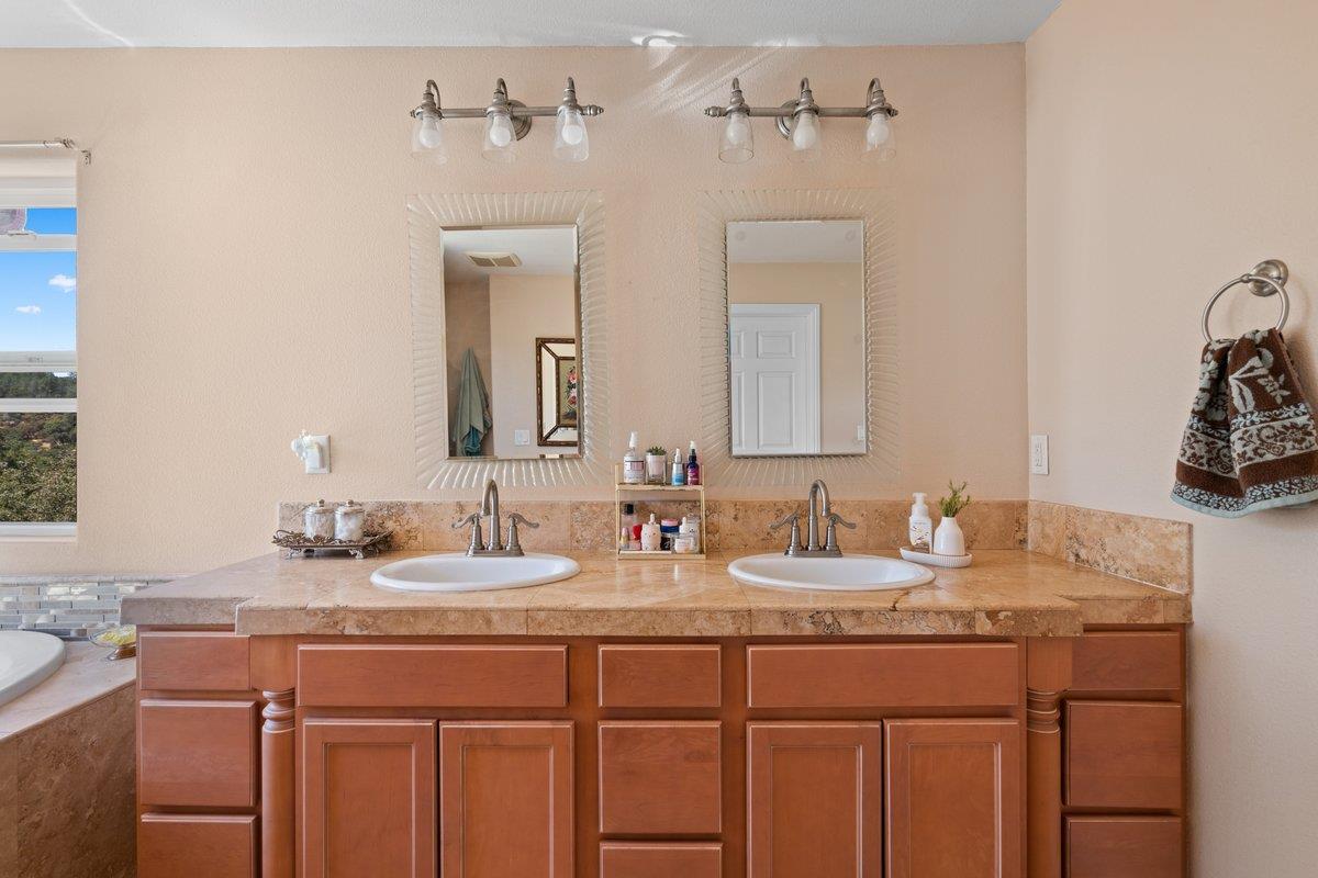 Grass Valley, California, 95949, United States, 4 Bedrooms Bedrooms, ,3 BathroomsBathrooms,Residential,For Sale,1924351