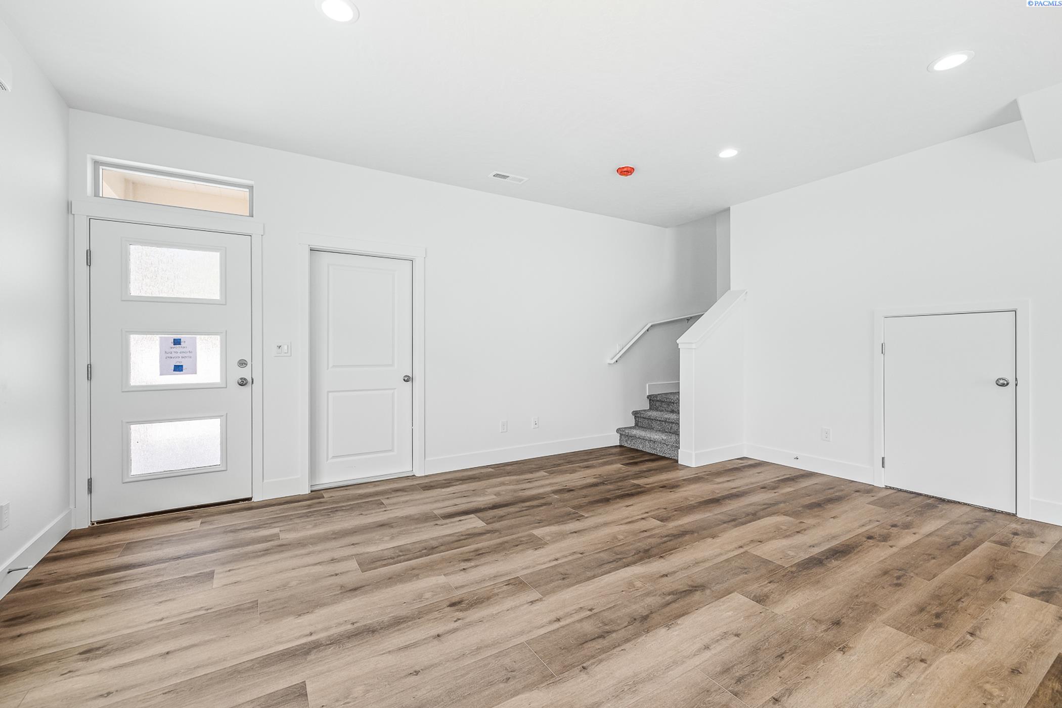 Kennewick, Washington, 99337, United States, 6 Bedrooms Bedrooms, ,Residential,For Sale,1796144