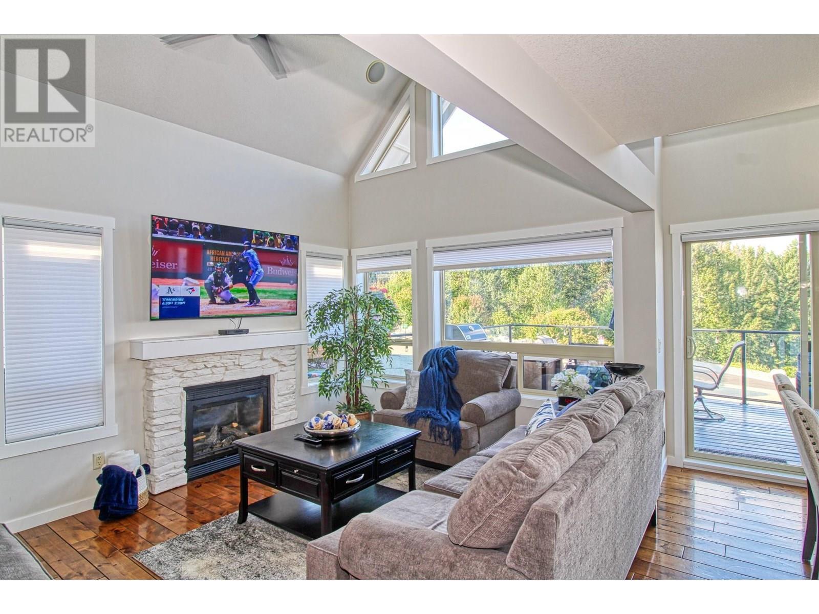 KELOWNA, British Columbia, V1Z 3R8, CA, 3 Bedrooms Bedrooms, ,2 BathroomsBathrooms,Residential,For Sale,1951529
