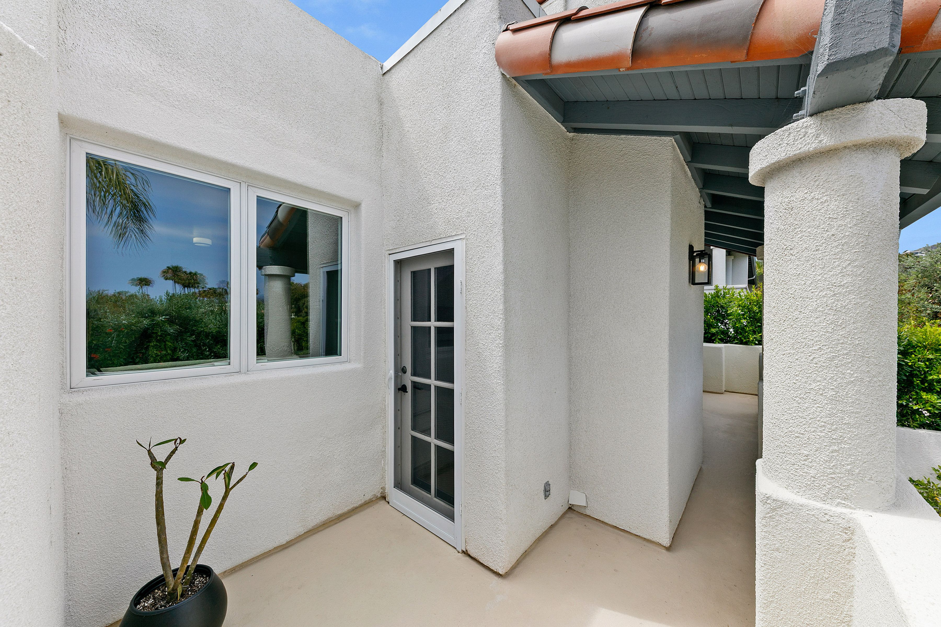  6435 Zumirez Drive - 物件實景
