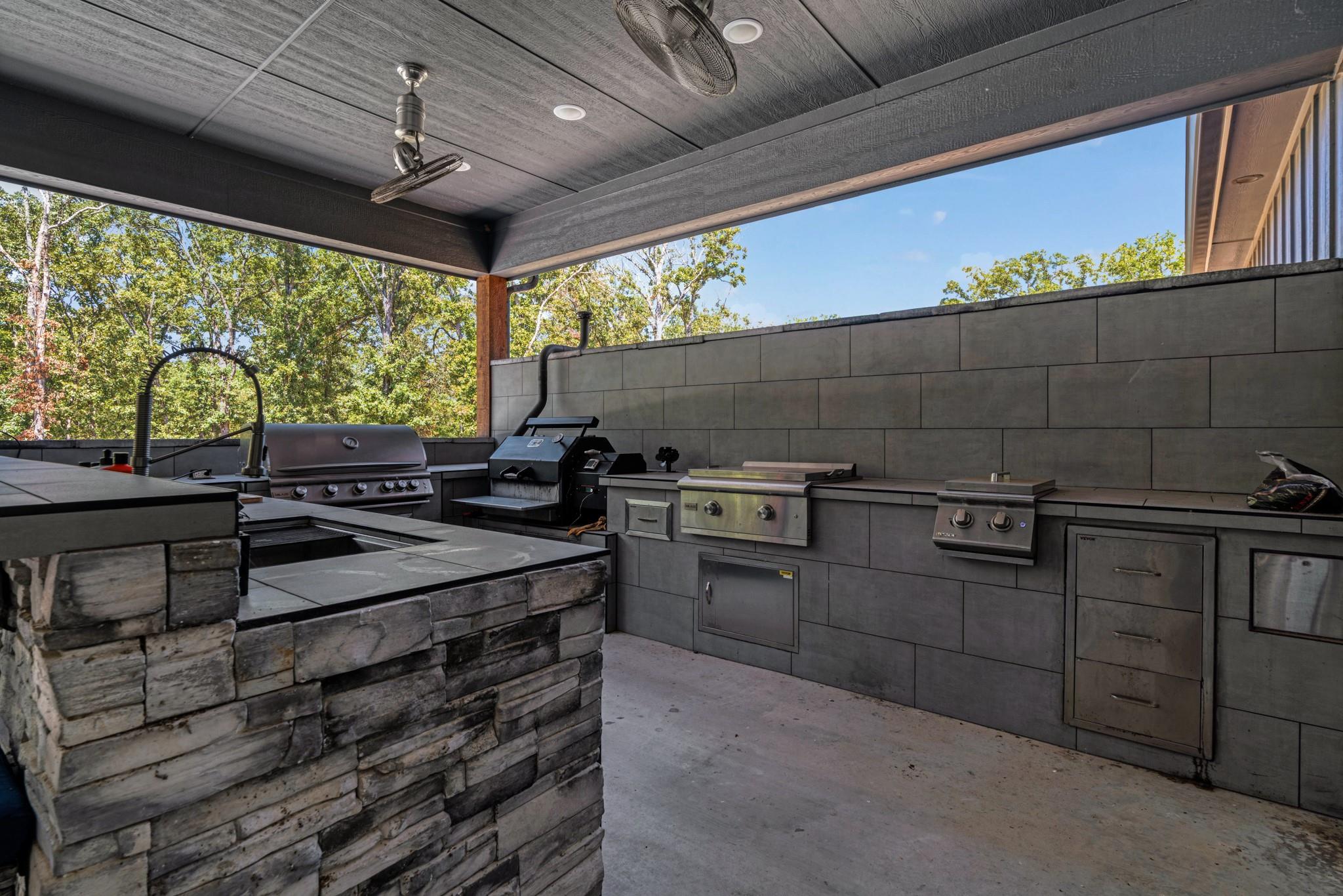 Paris, Texas, 75462, United States, 6 Bedrooms Bedrooms, ,5 BathroomsBathrooms,Residential,For Sale,1982546