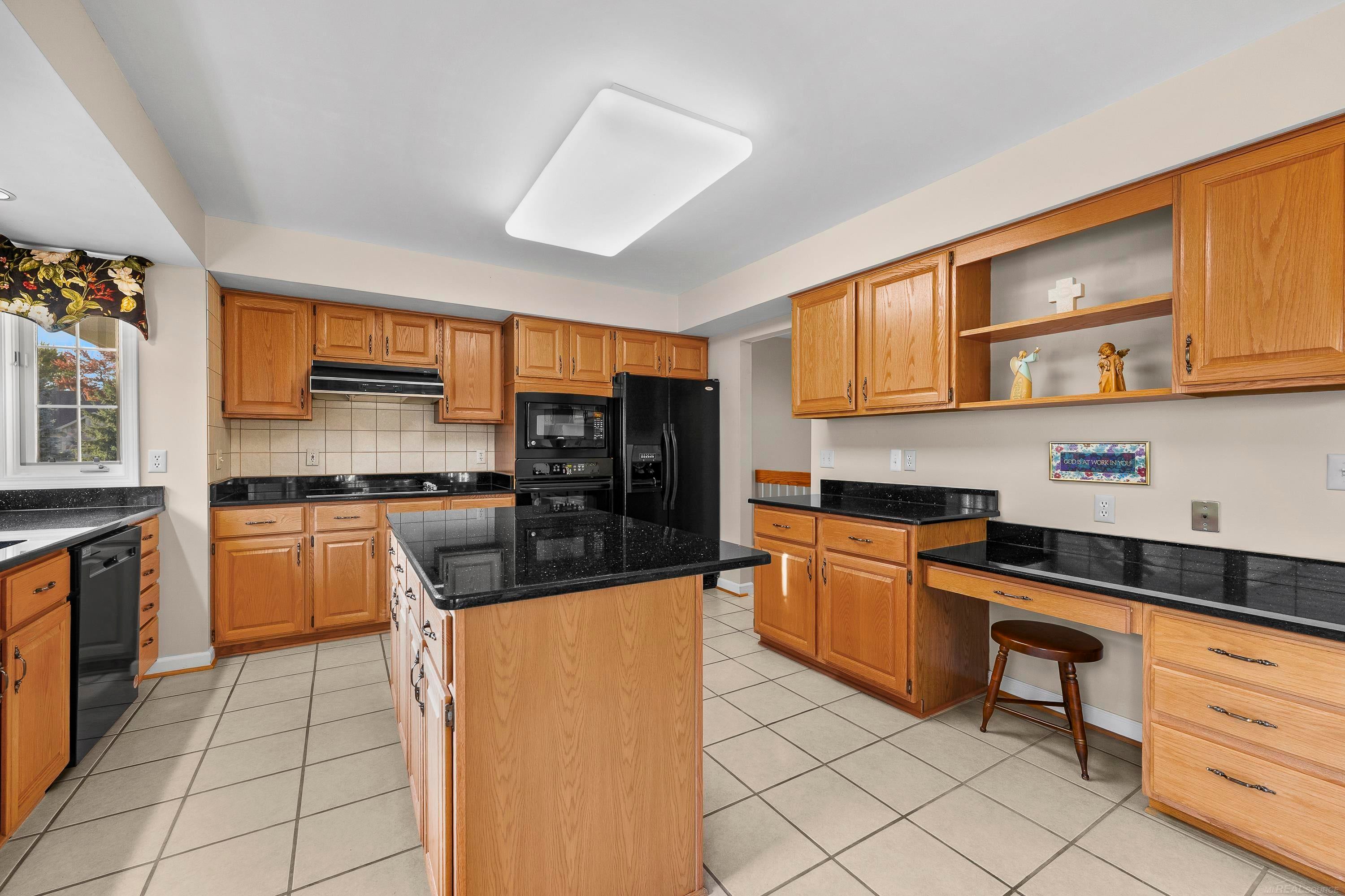 Rochester Hills, Michigan, 48307, United States, 2 Bedrooms Bedrooms, ,4 BathroomsBathrooms,Residential,For Sale,1979749